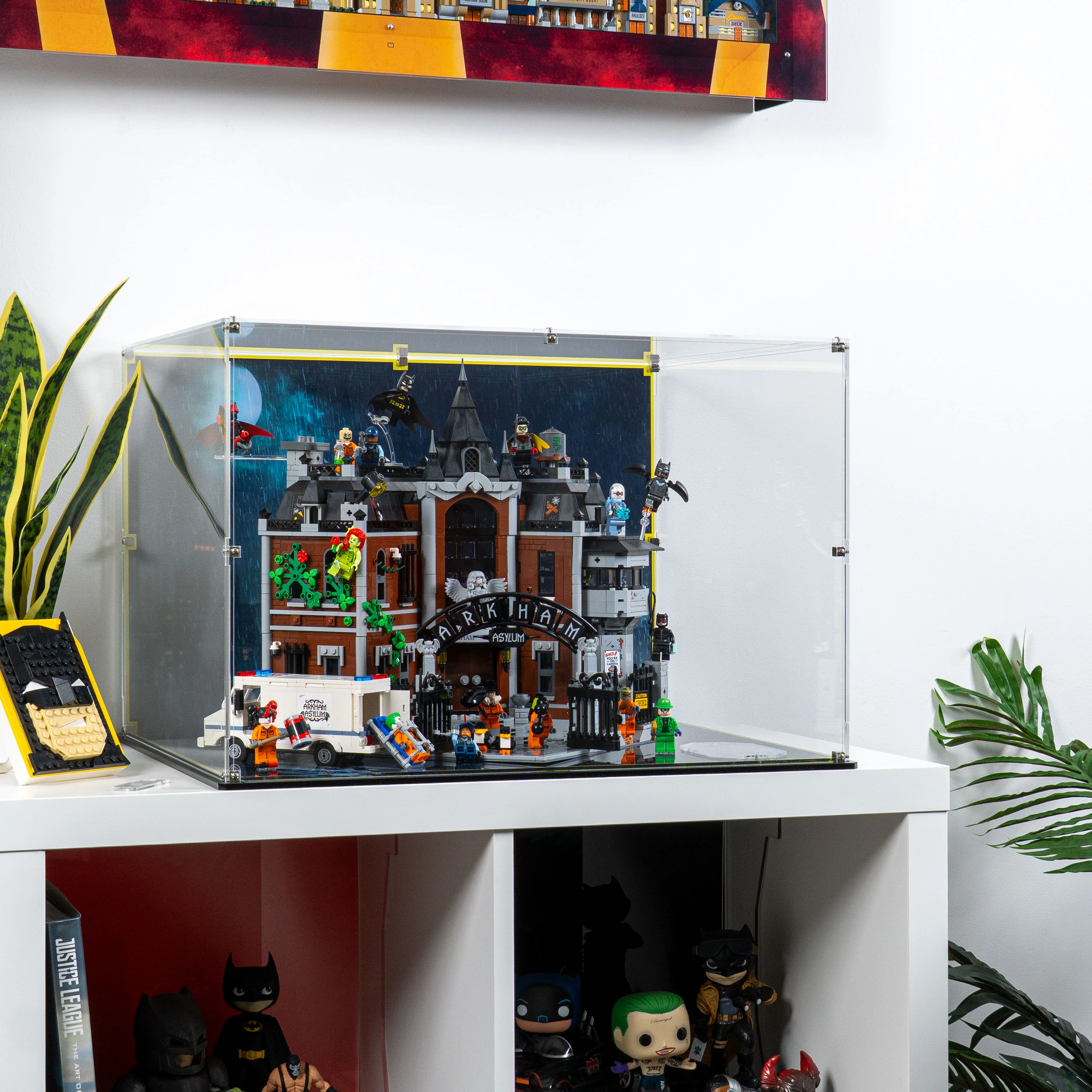 Display Case for LEGO® Batman™ Arkham Asylum™ (76300) - Image 8