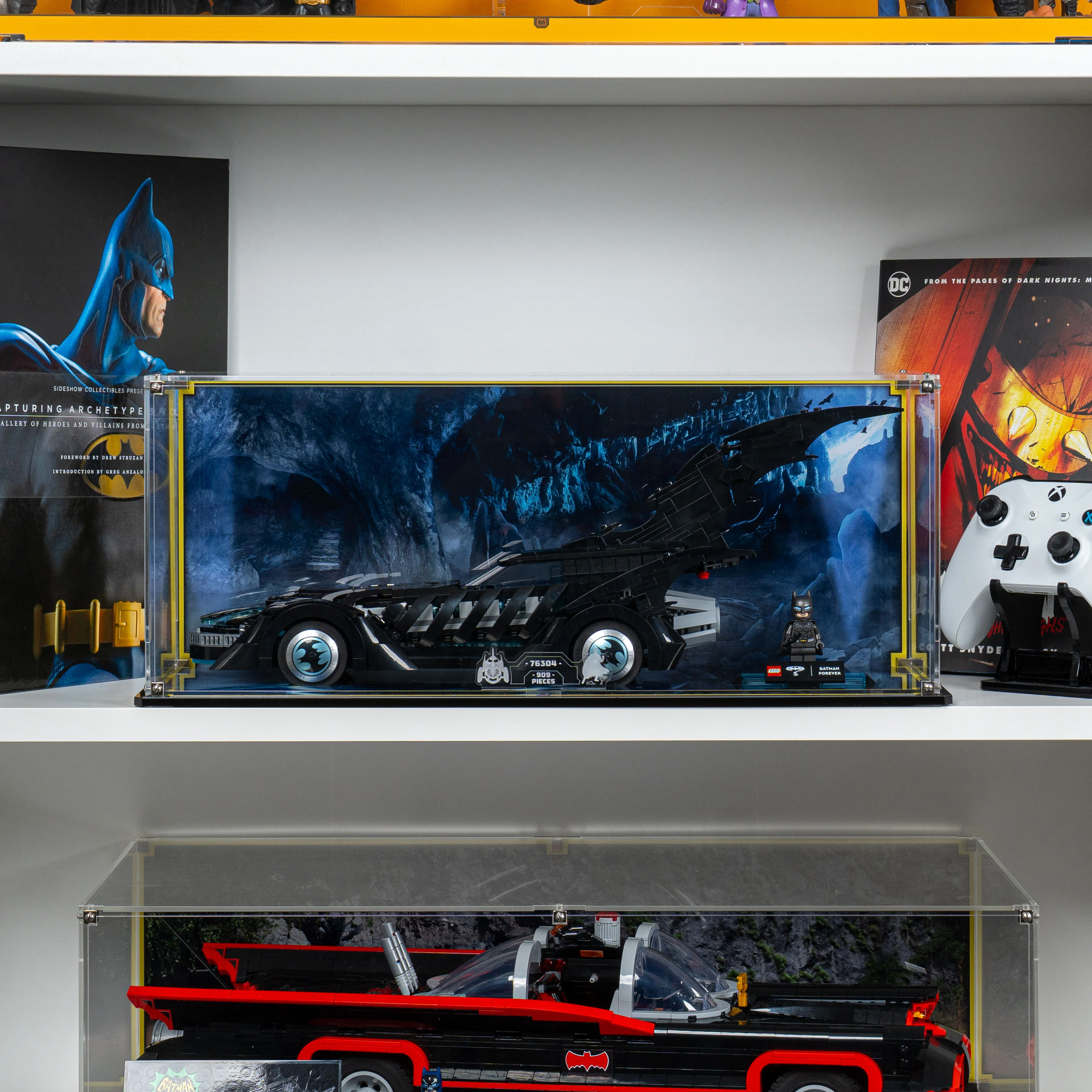Display Case for LEGO® Batman™: Batman Forever™ Batmobile™ (76304) - Image 15