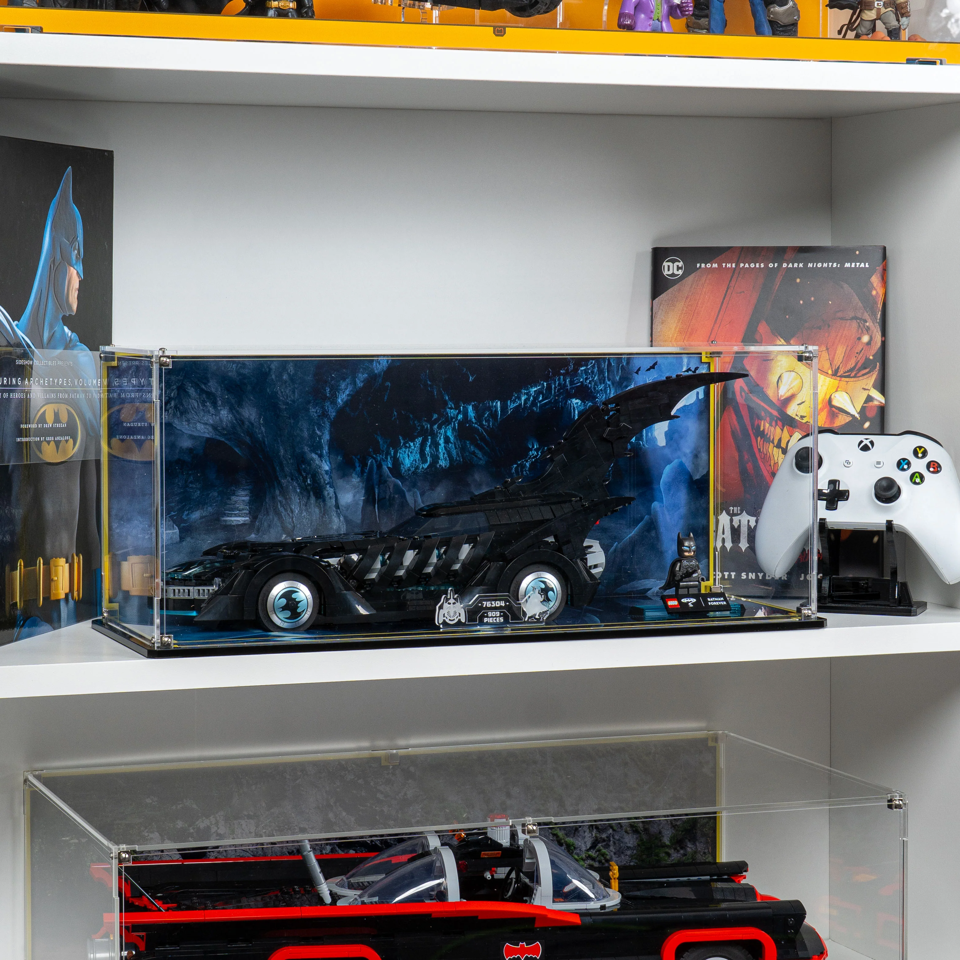 Display Case for LEGO® Batman™: Batman Forever™ Batmobile™ (76304) - Image 17