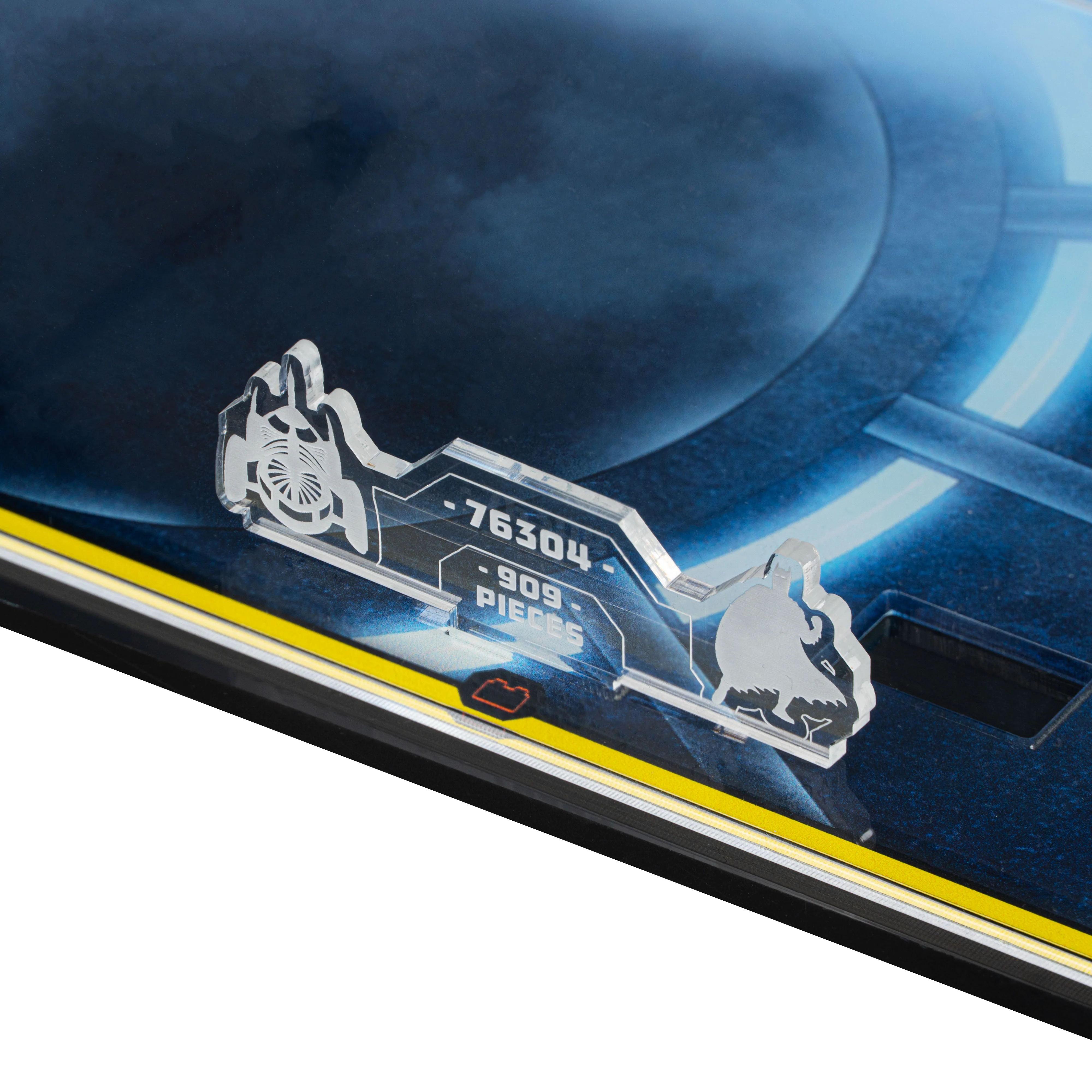 Display Case for LEGO® Batman™: Batman Forever™ Batmobile™ (76304) - Image 7