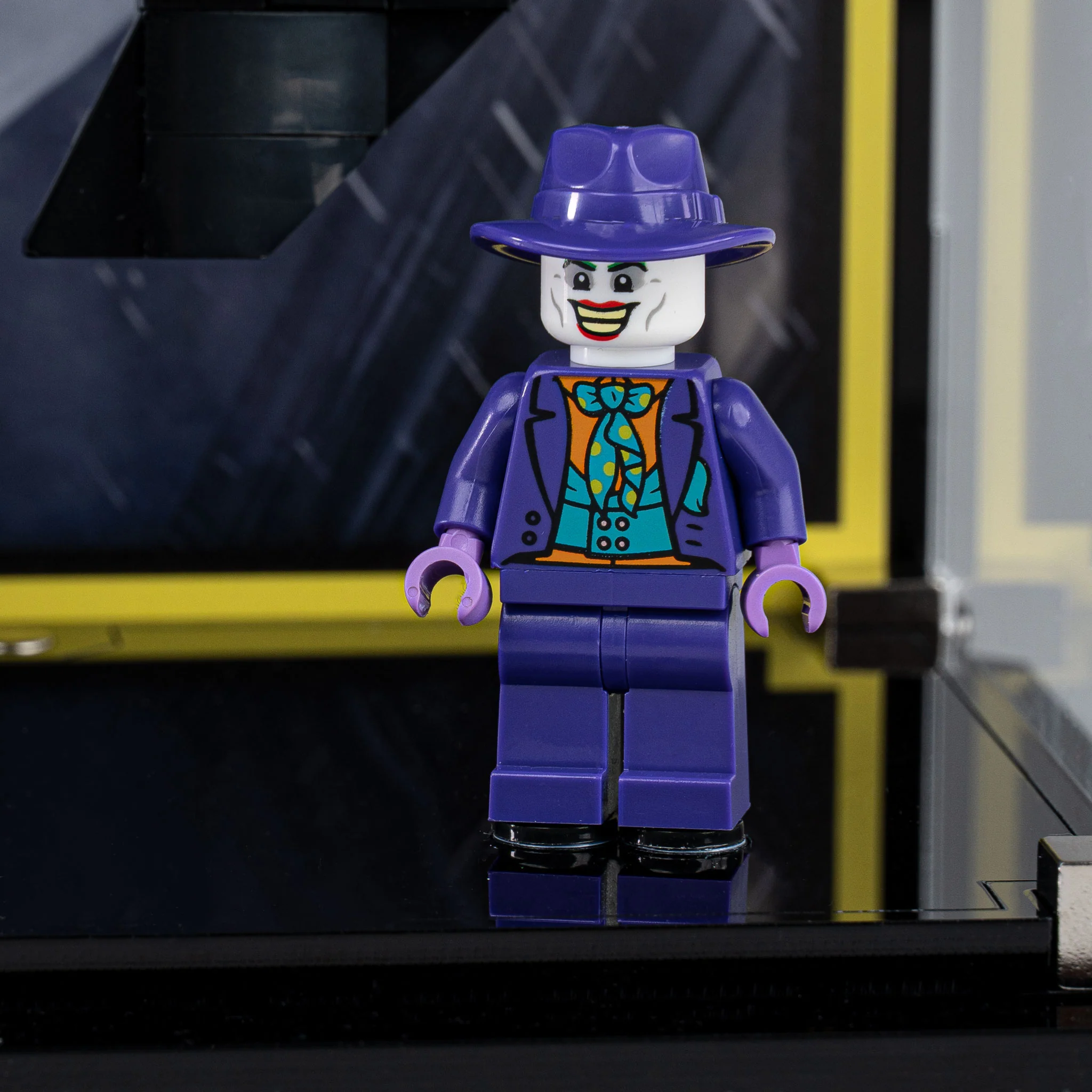 Display Case for LEGO® Batman: Batwing: Batman™ vs. The Joker™ (76265) - Image 4
