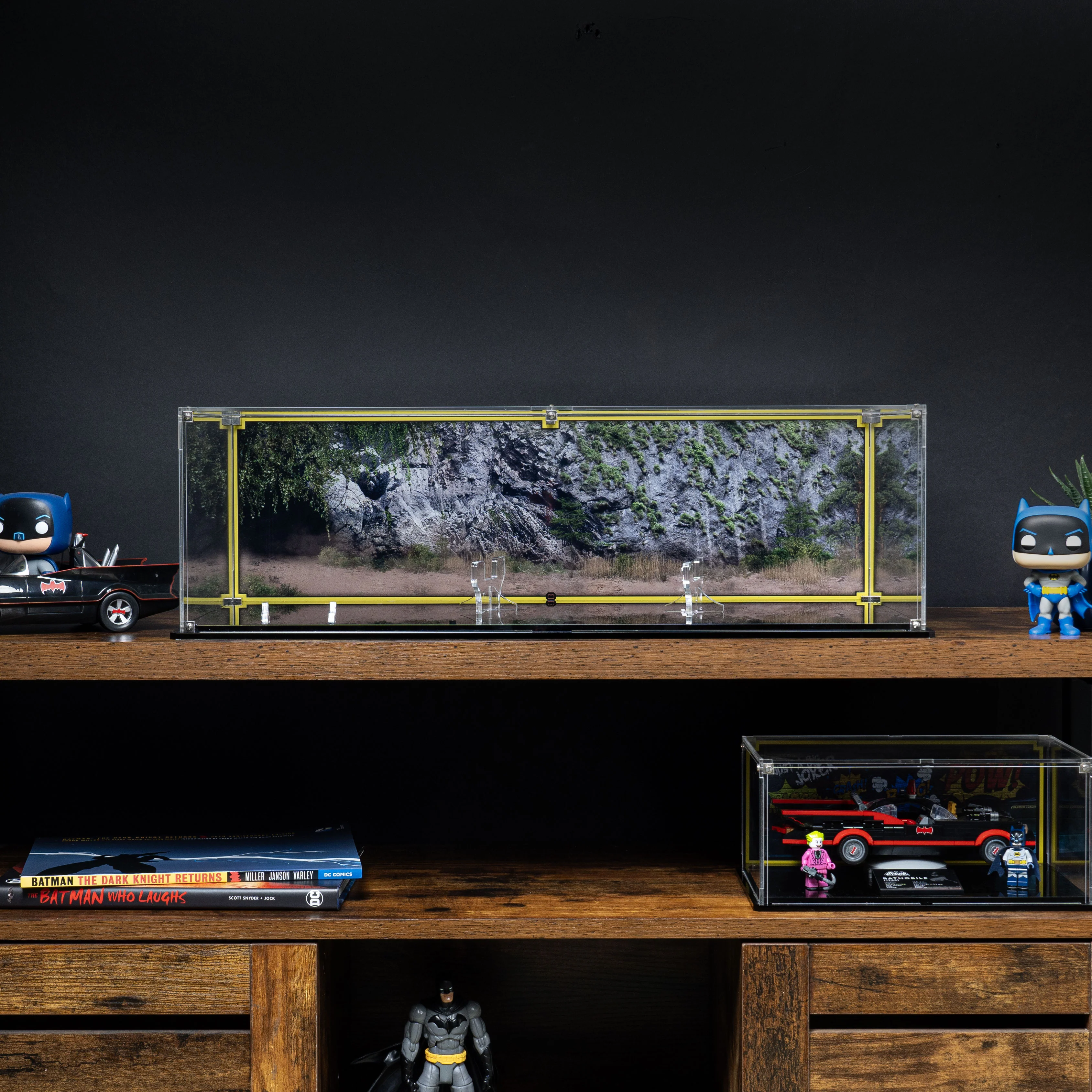 Display Case for LEGO Batman™: The Classic TV Series Batmobile™ (76328) - Image 12