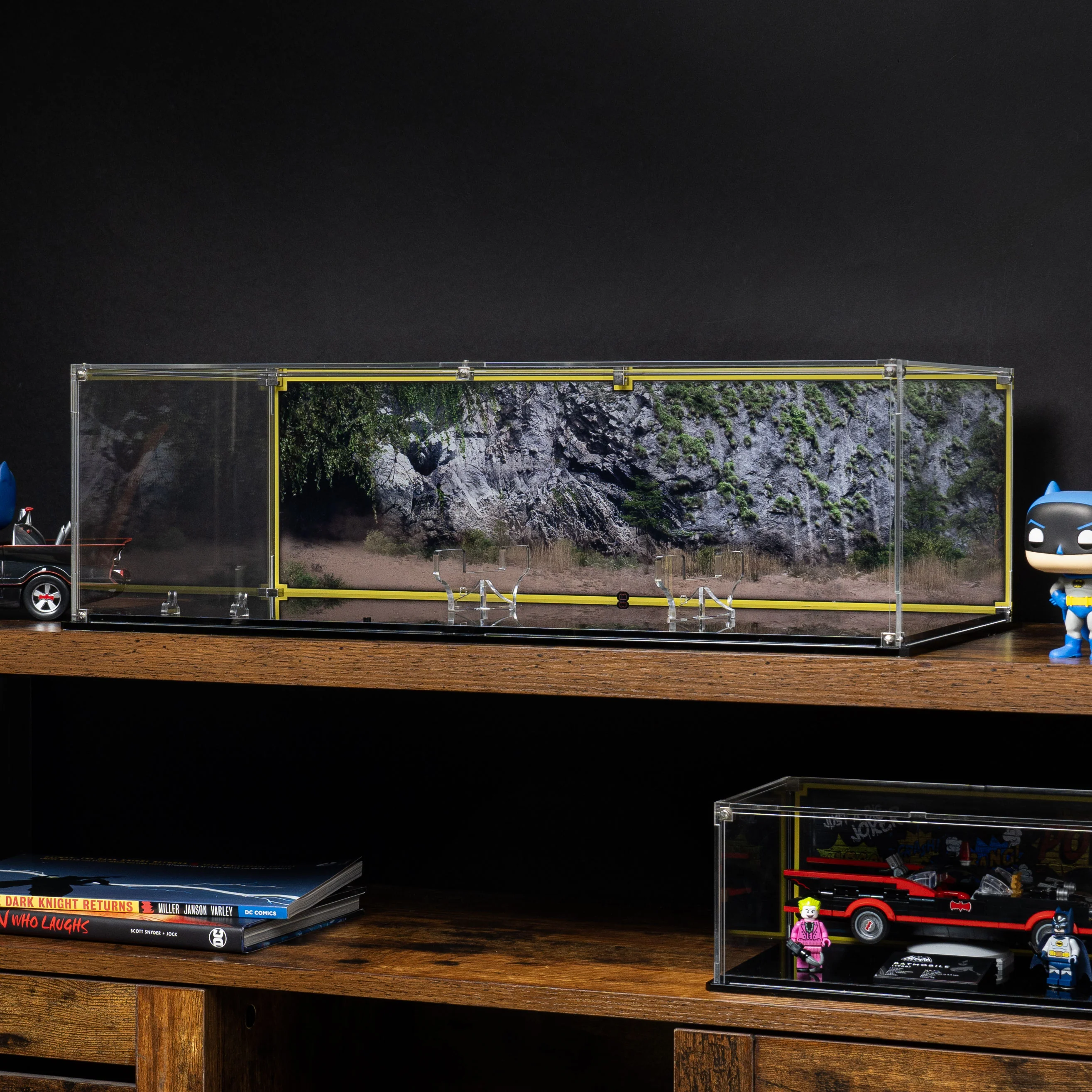 Display Case for LEGO Batman™: The Classic TV Series Batmobile™ (76328) - Image 13