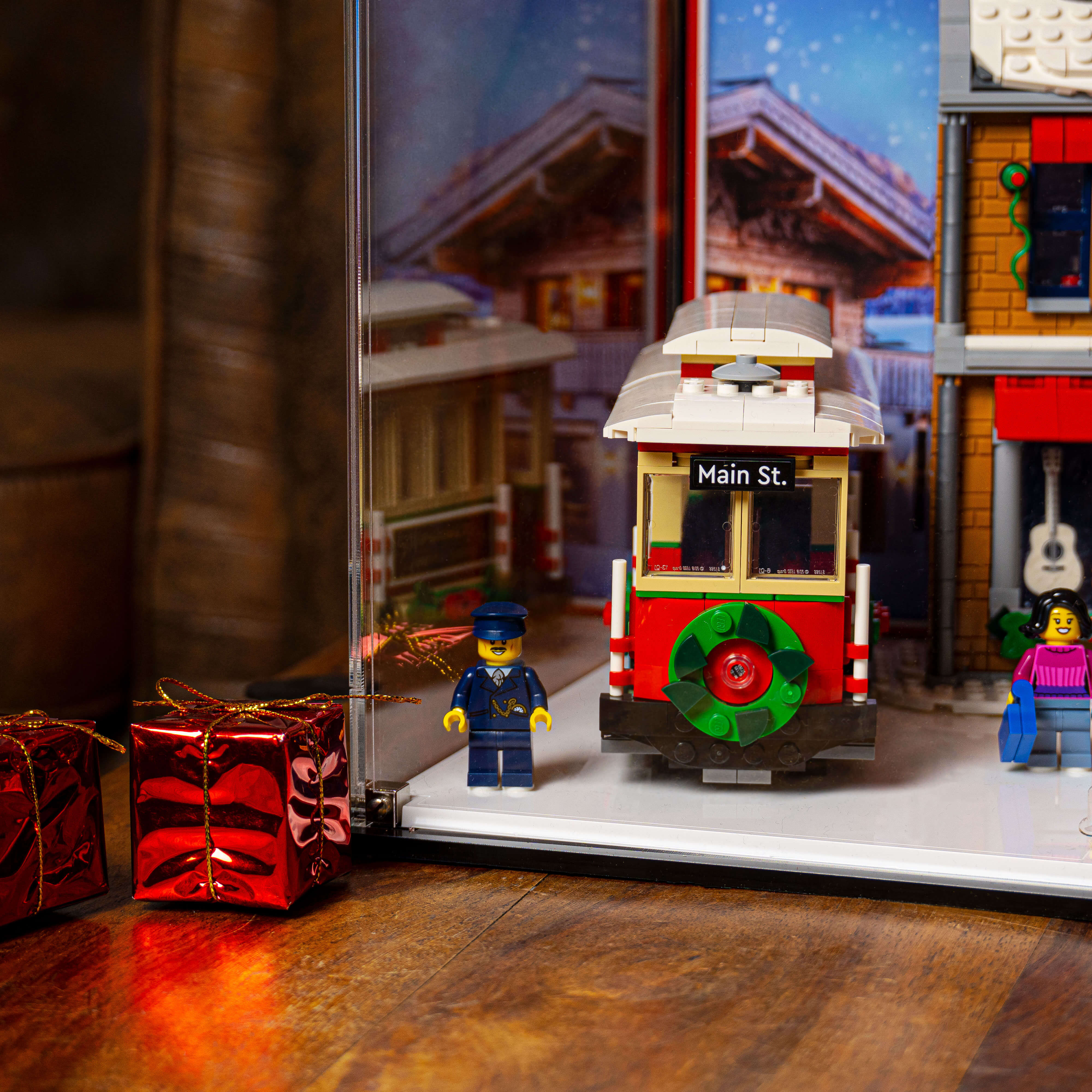 Display Case for LEGO® Icons: Holiday Main Street (10308) - Image 12