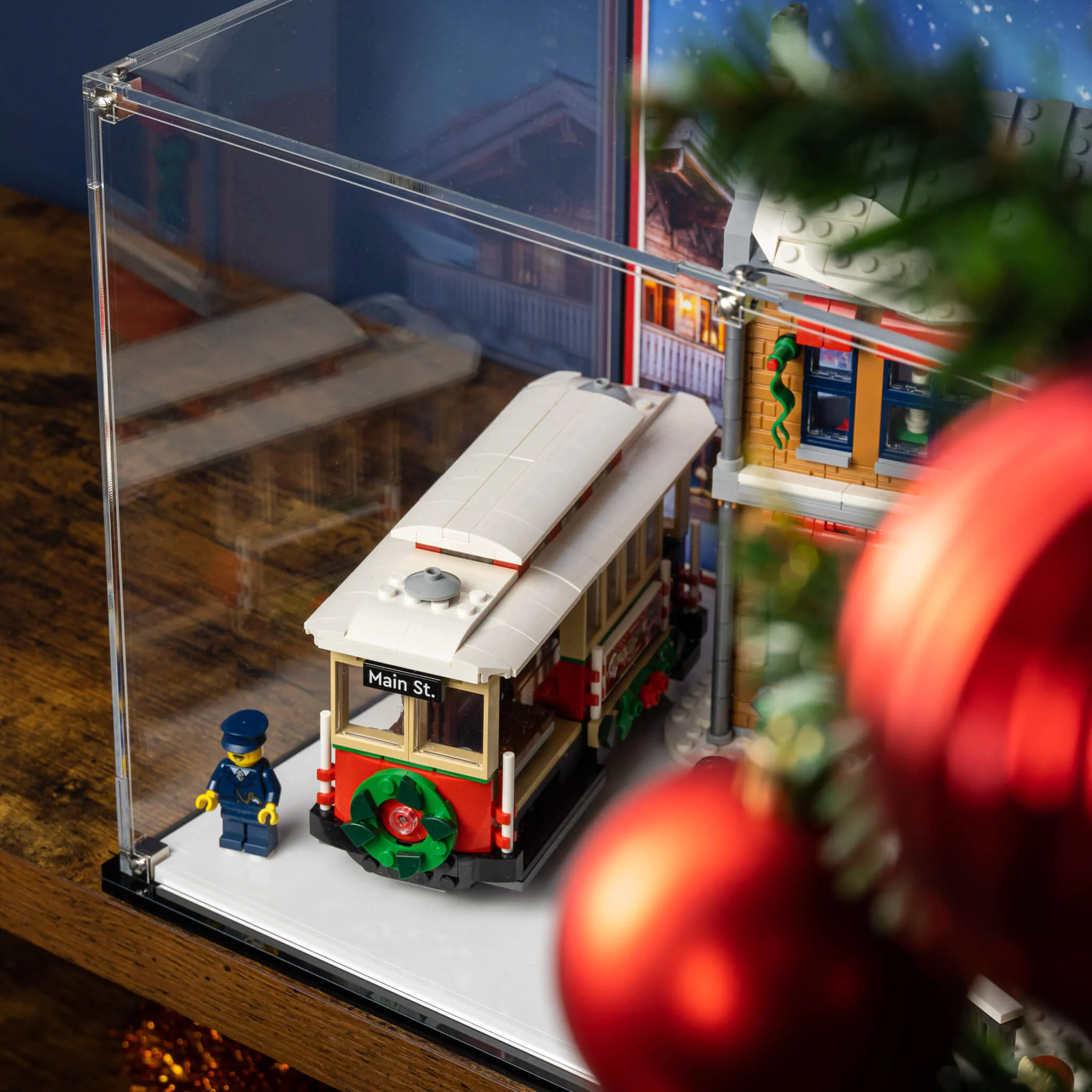 Display Case for LEGO® Icons: Holiday Main Street (10308) - Image 14
