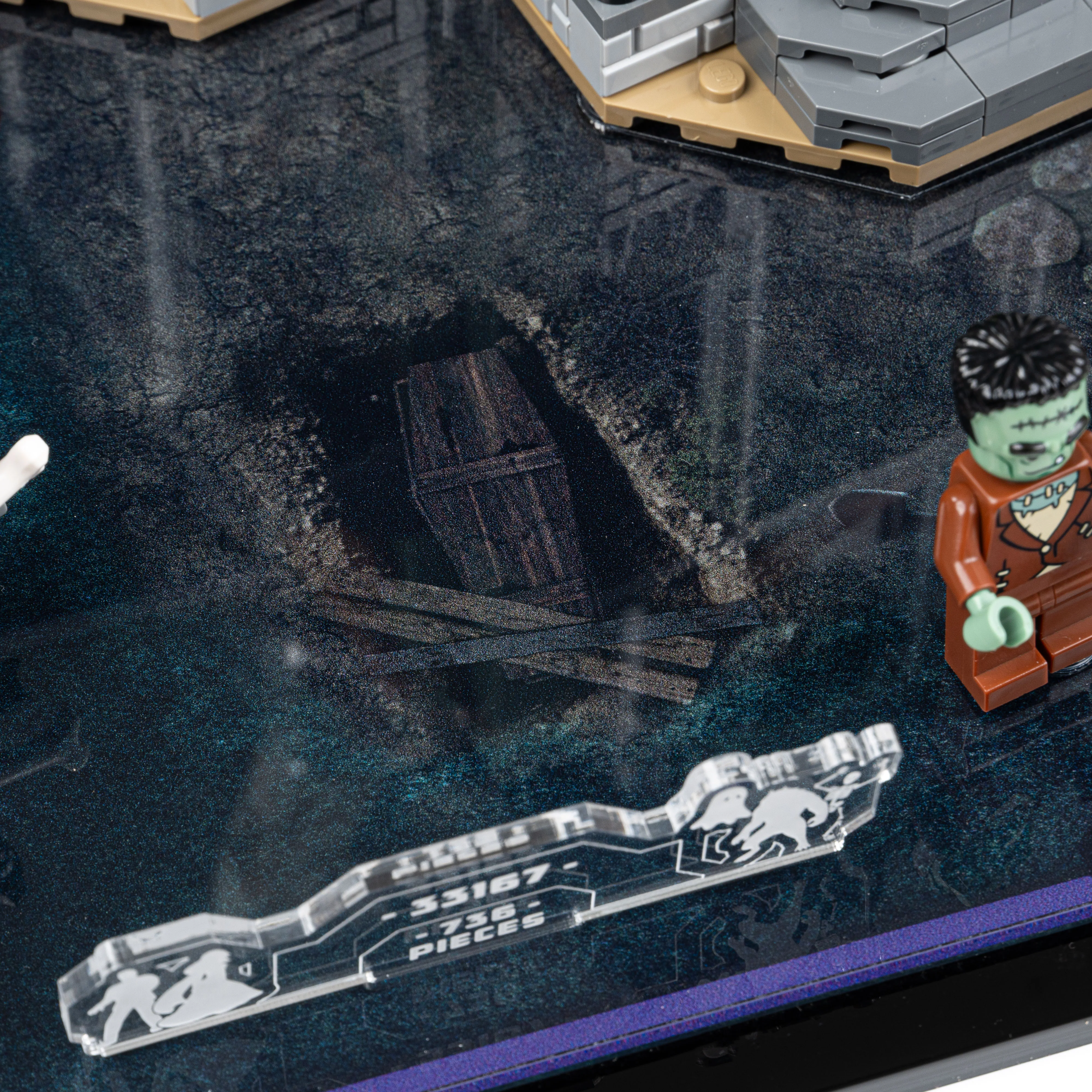 Display Case for LEGO® Creator: Haunted Mansion (31167) - Image 7