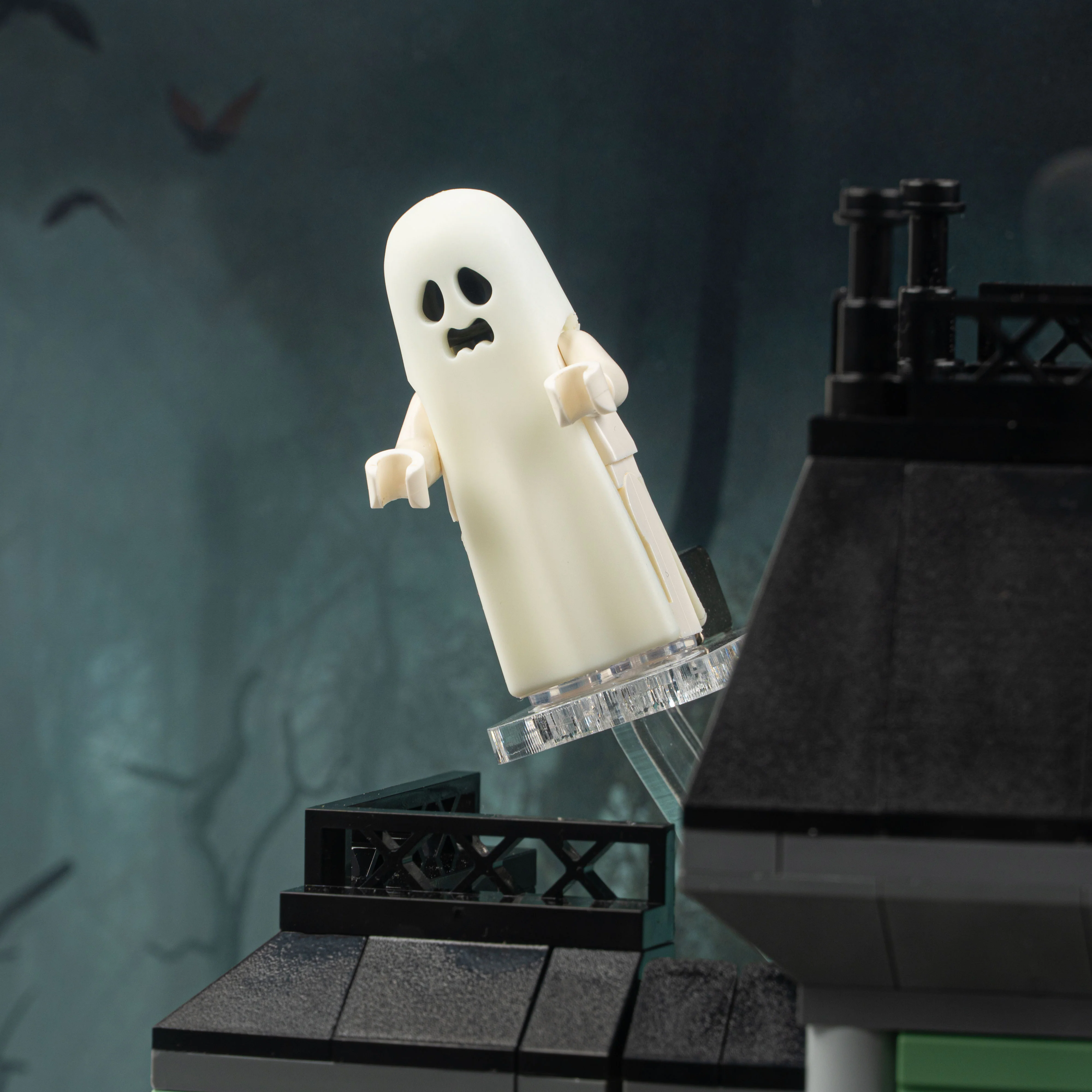 Display Case for LEGO® Creator: Haunted Mansion (31167) - Image 8