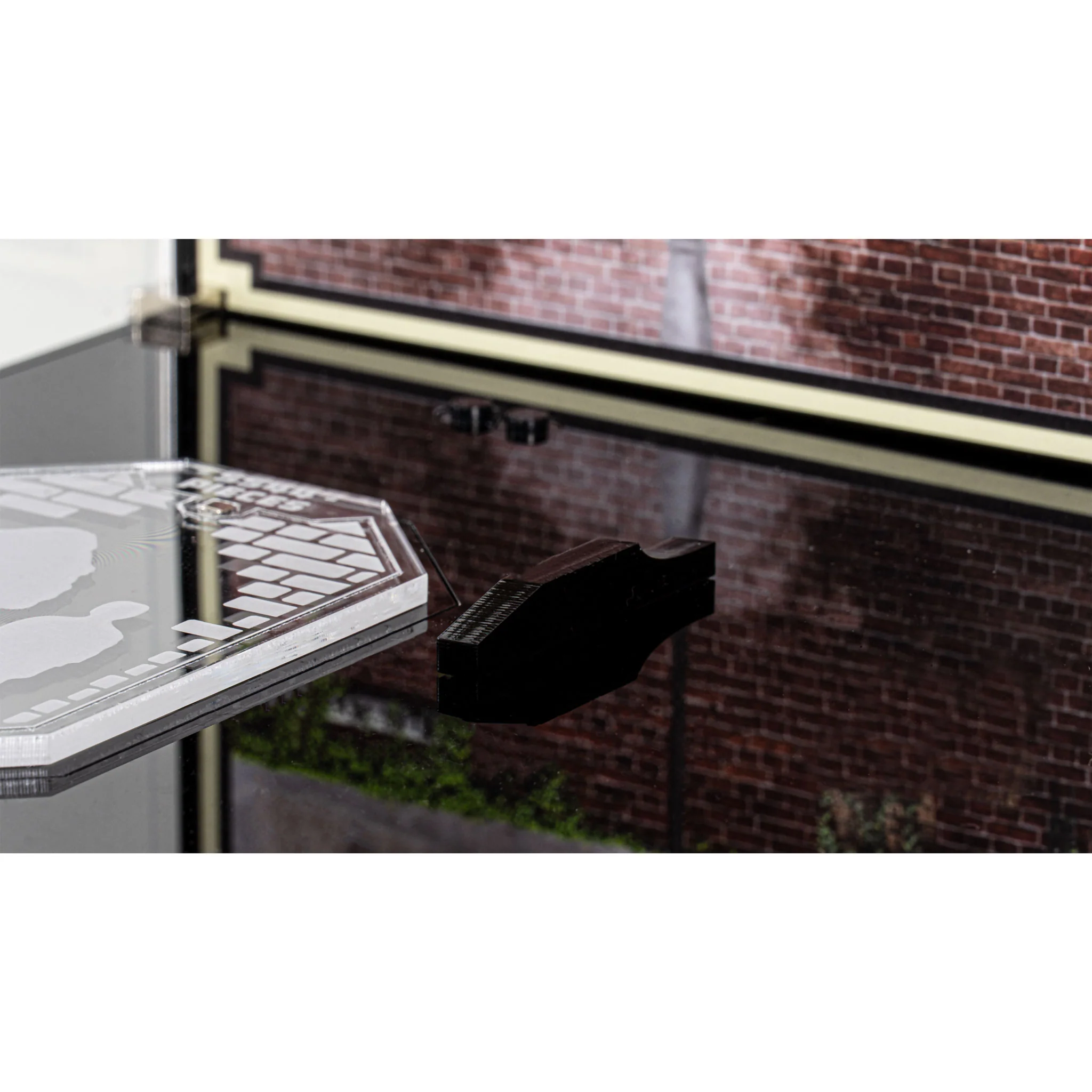 Display Case for LEGO® Harry Potter™ Diagon Alley™ (75978) - Image 4