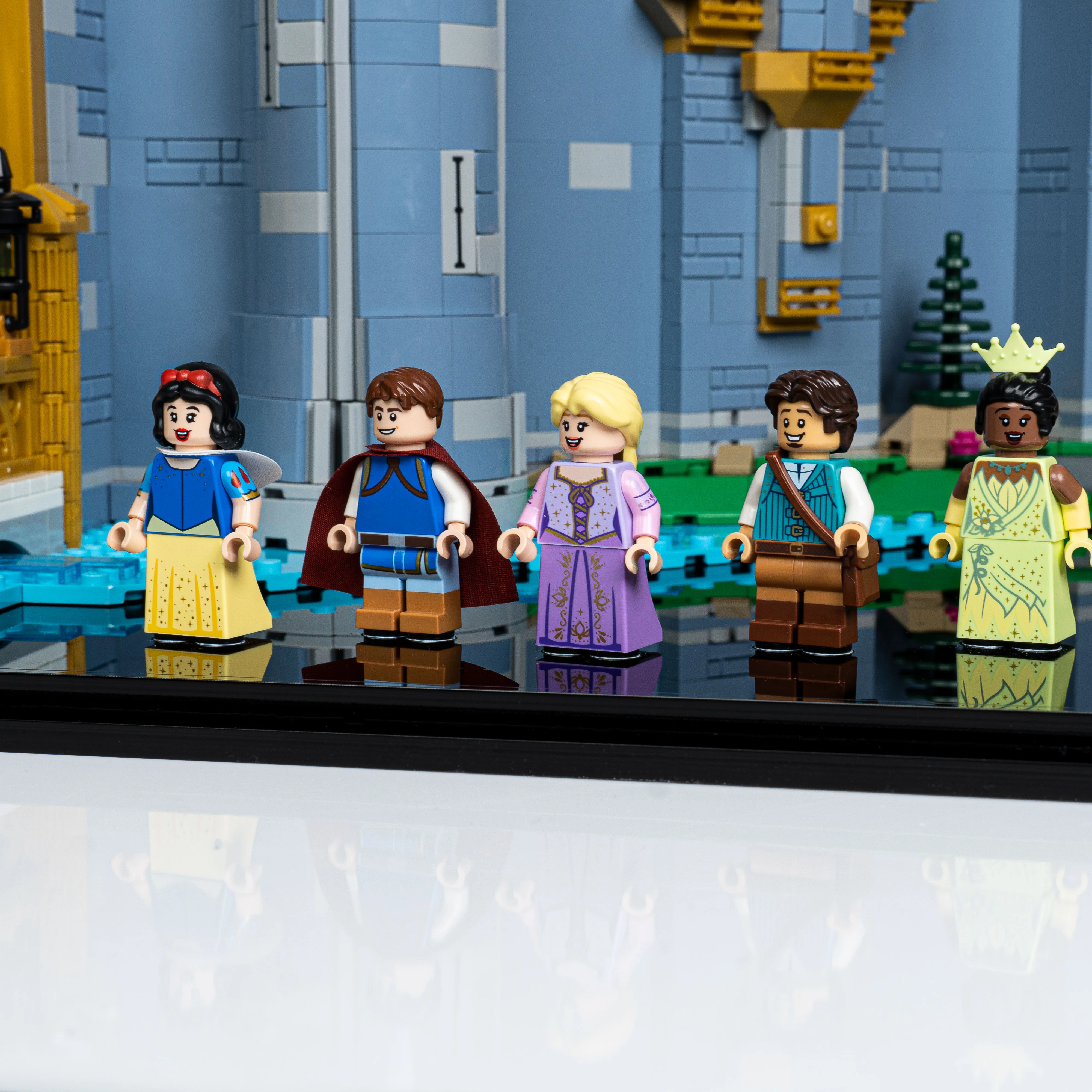 Display Case for LEGO® Disney Castle (43222) - Image 16