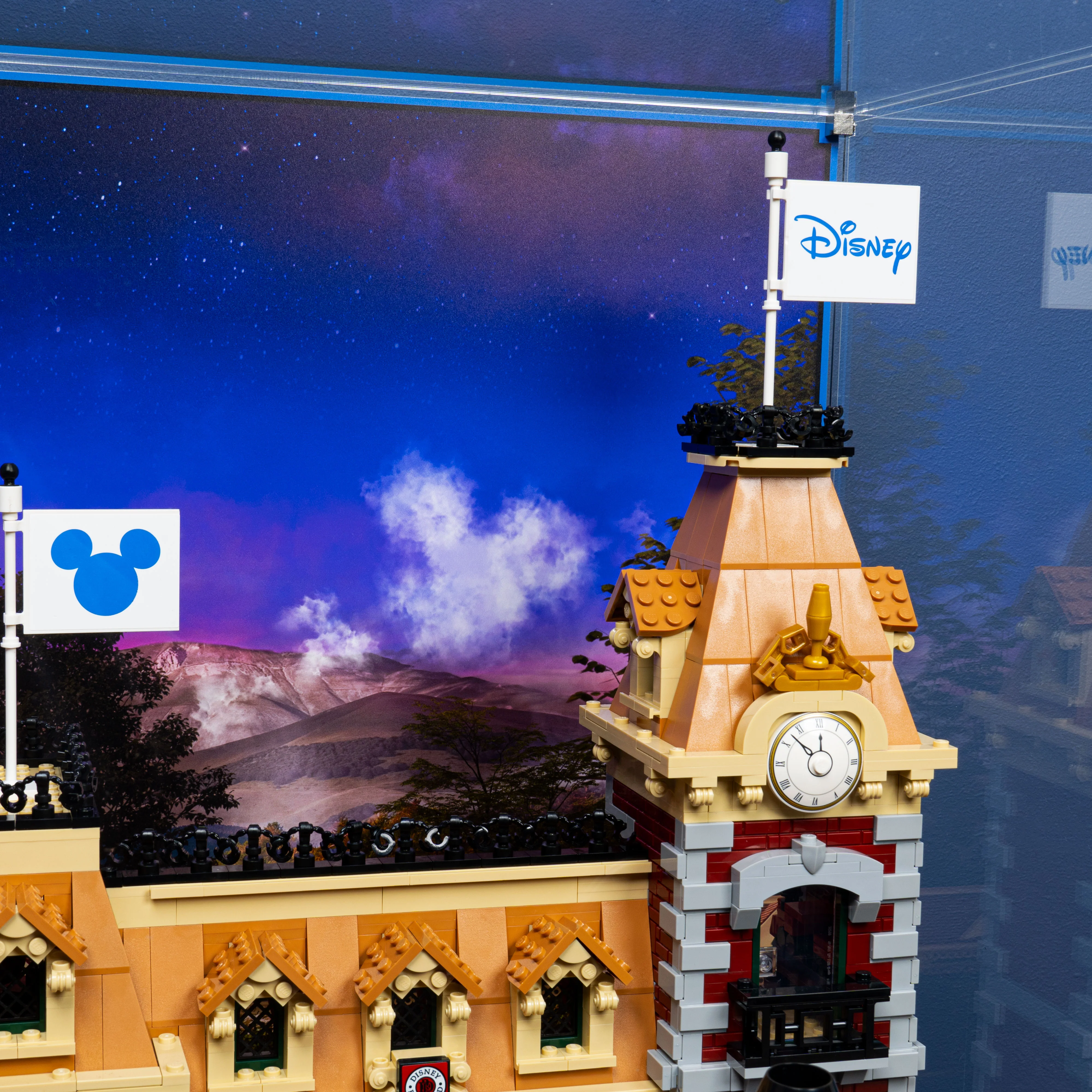 Display Case for LEGO® Disney Train and Station (71044) - Image 14