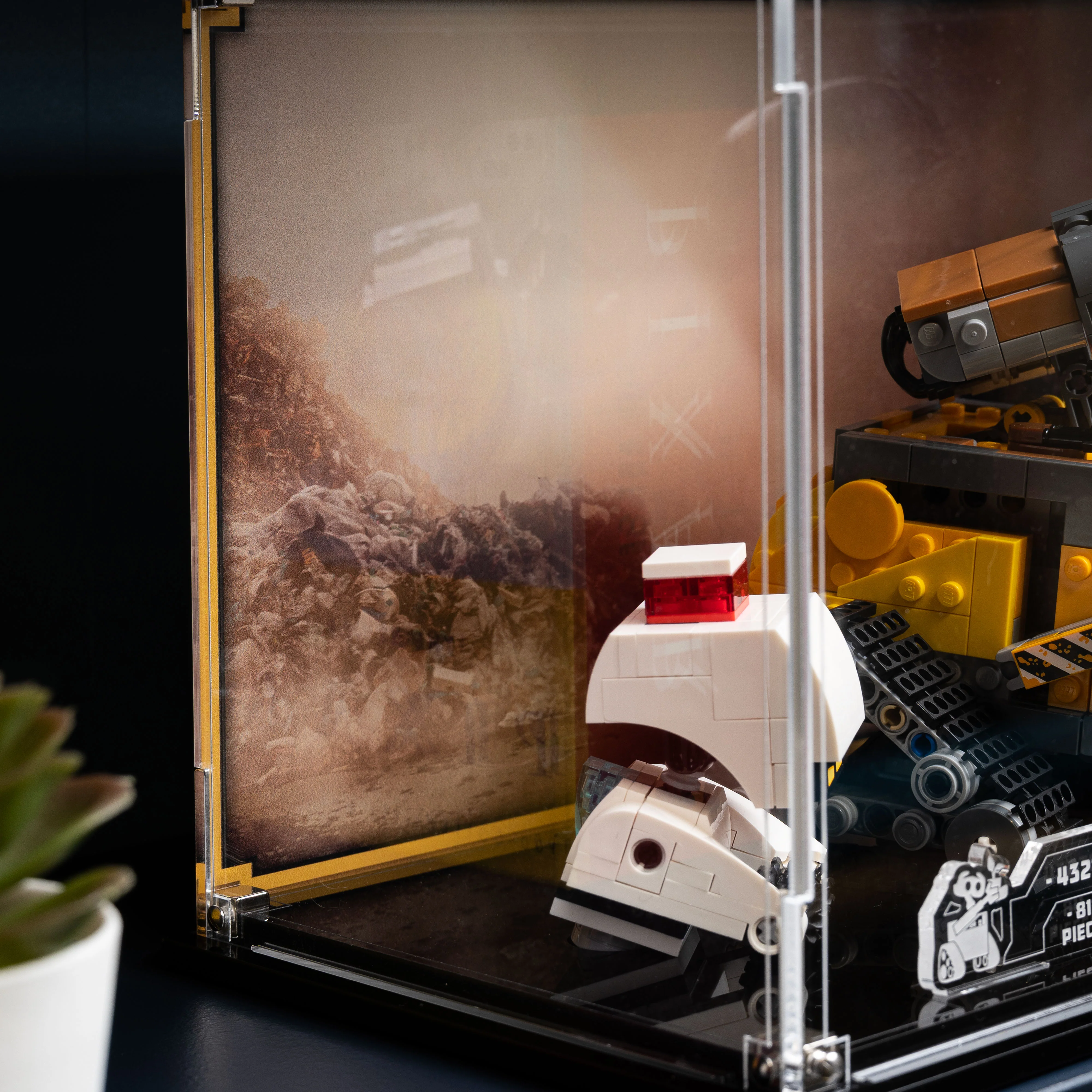 Display Case for LEGO® Disney WALL-E and EVE (43279) - Image 11