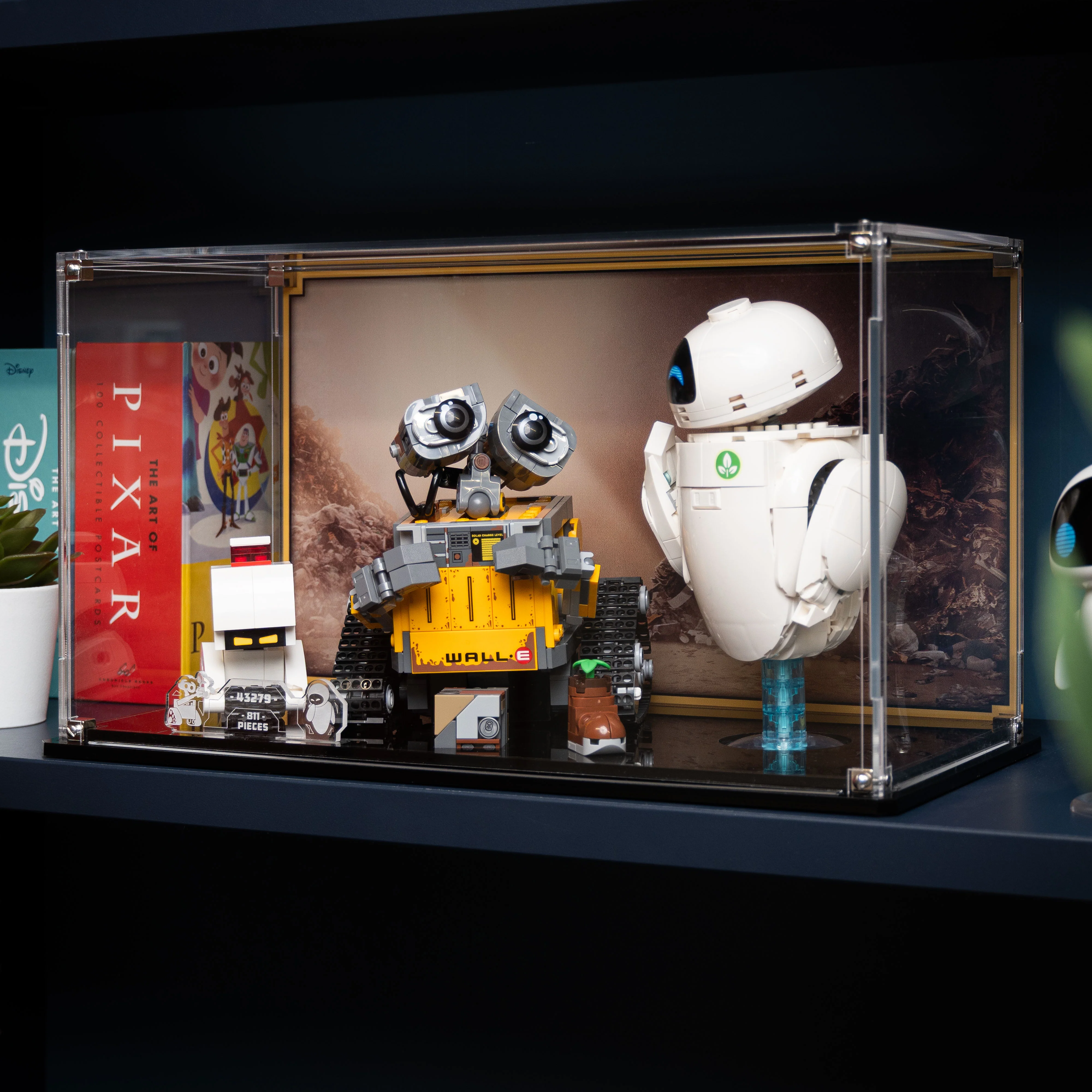 Display Case for LEGO® Disney WALL-E and EVE (43279) - Image 2