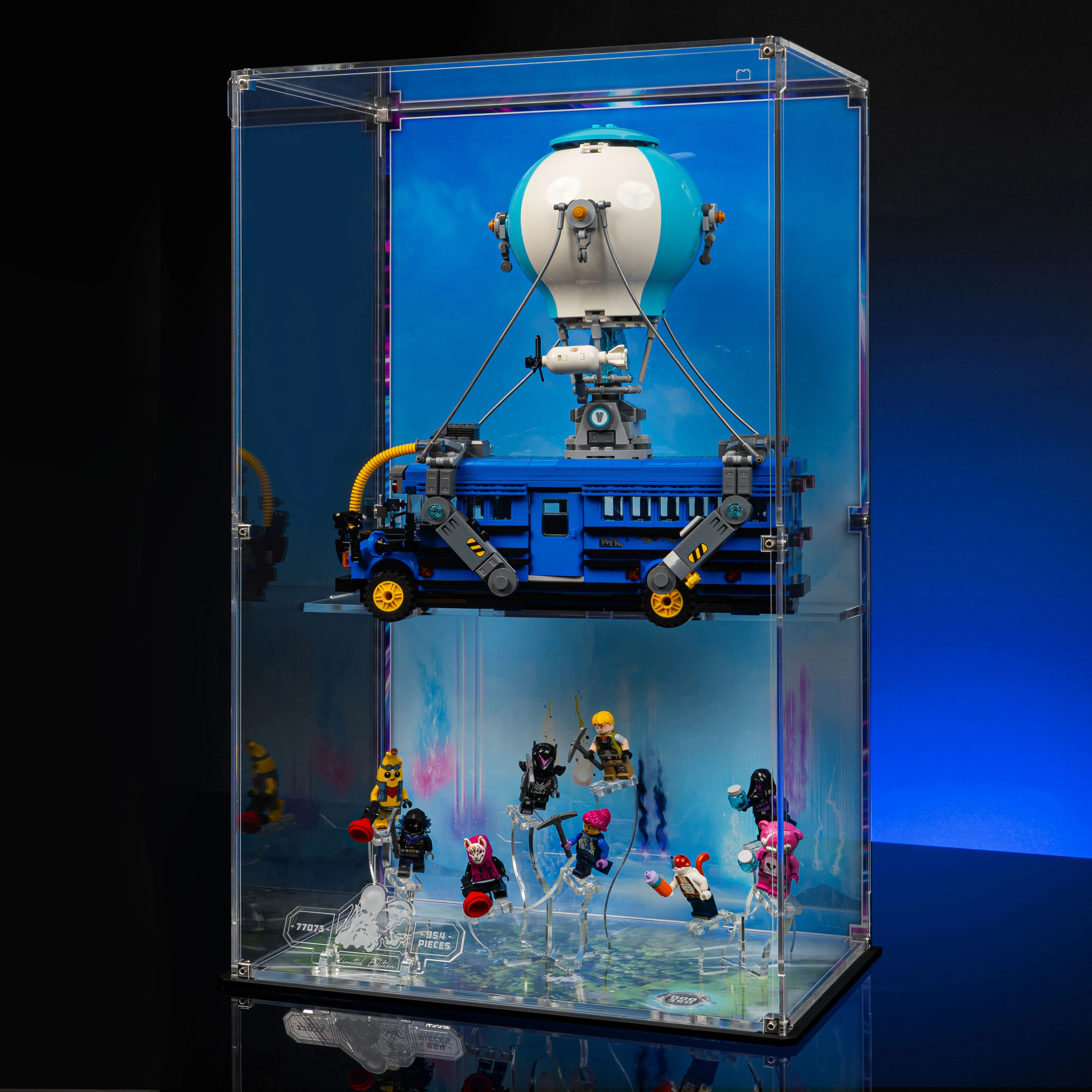 Limited Edition Display Case for LEGO® Fortnite™: Battle Bus (77073) - Image 4