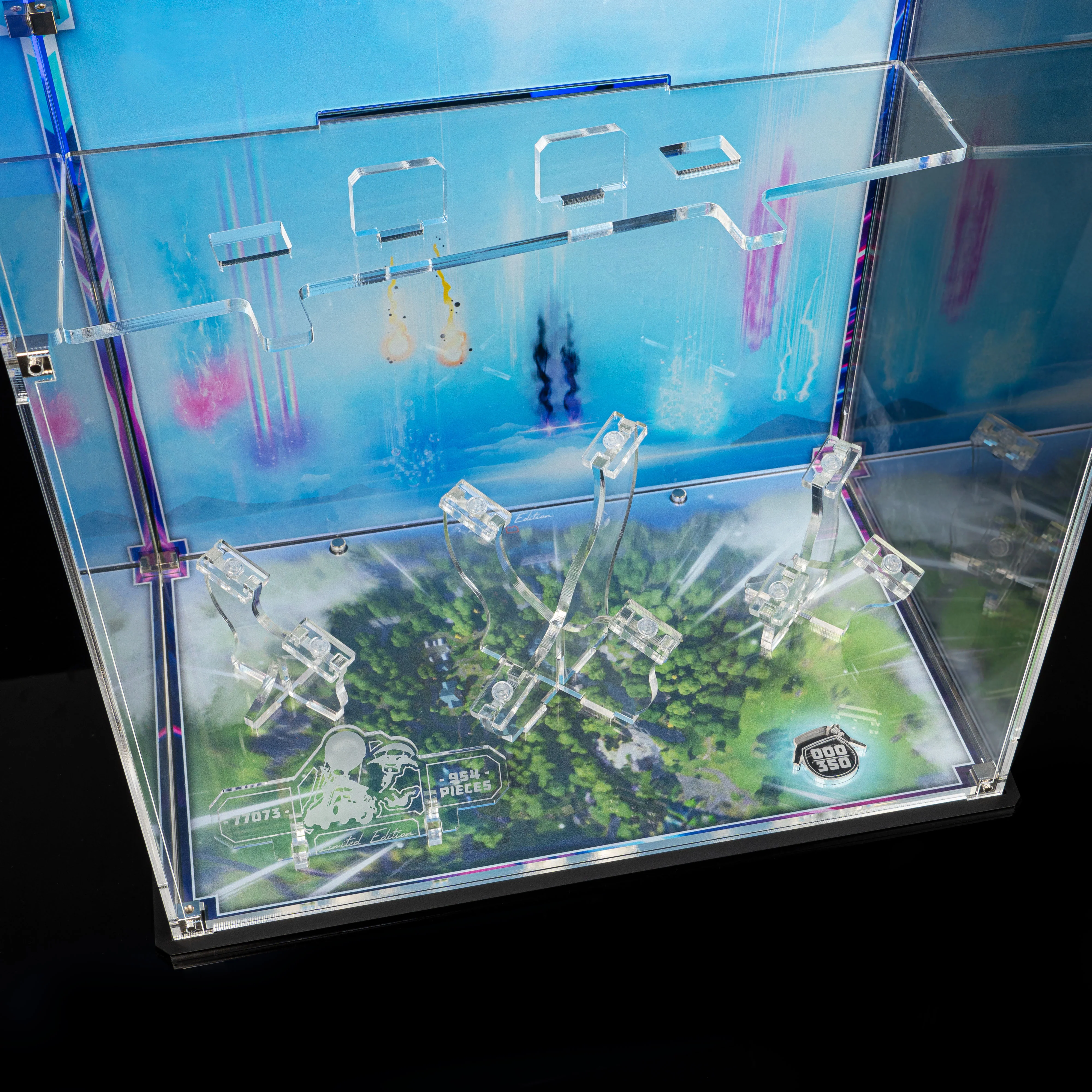 Limited Edition Display Case for LEGO® Fortnite™: Battle Bus (77073) - Image 5