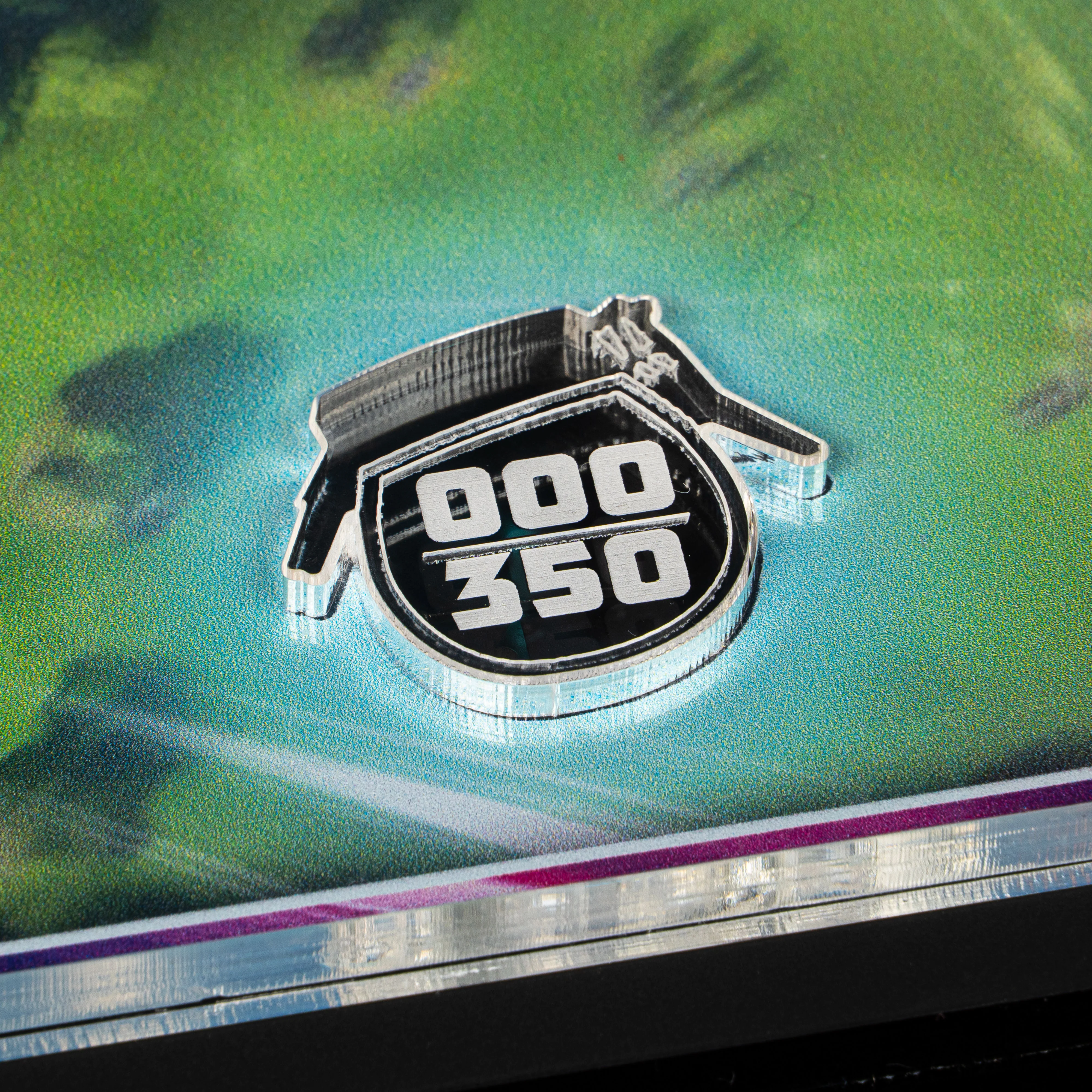 Limited Edition Display Case for LEGO® Fortnite™: Battle Bus (77073) - Image 7