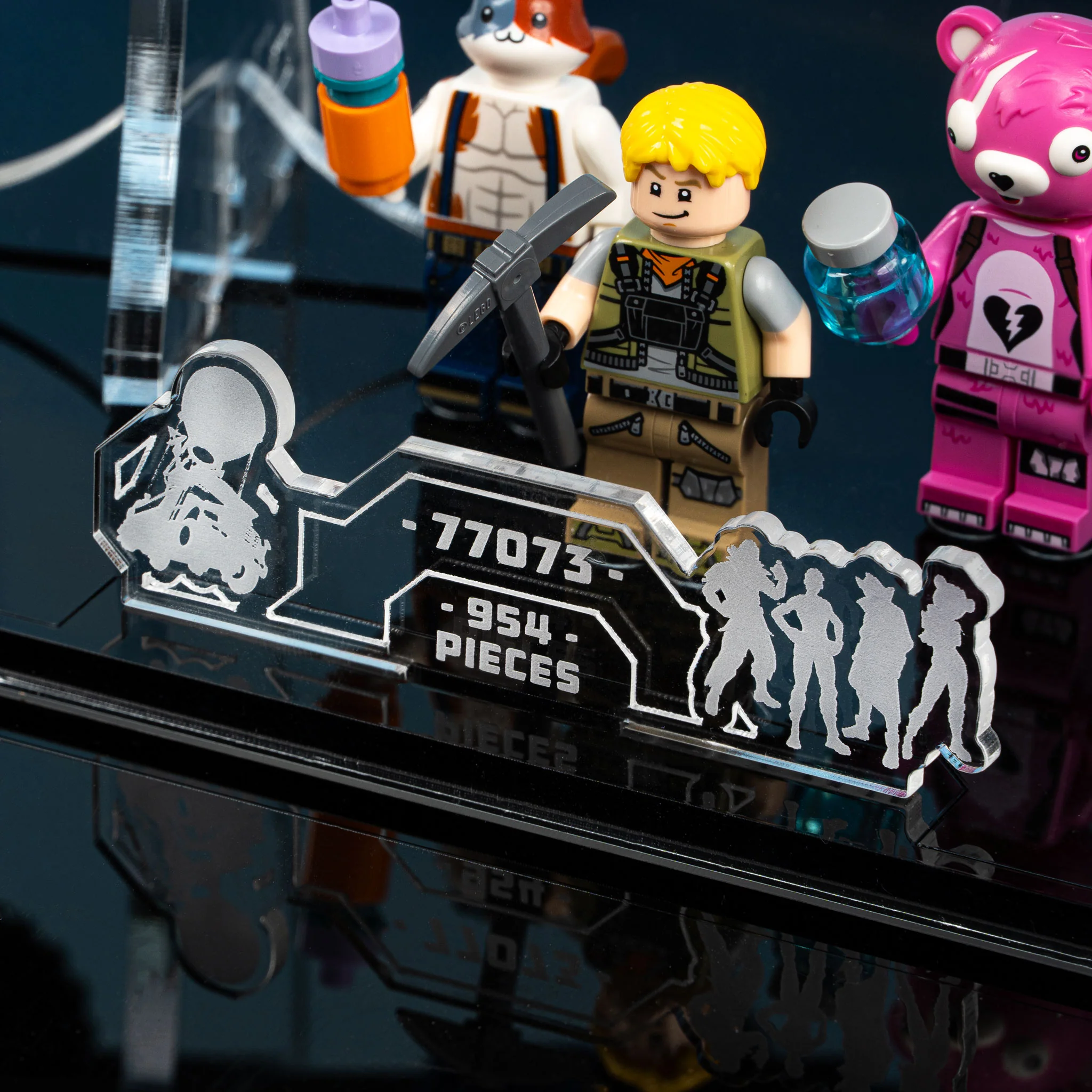 Display Case for LEGO® Fortnite™: Battle Bus (77073) - Image 7