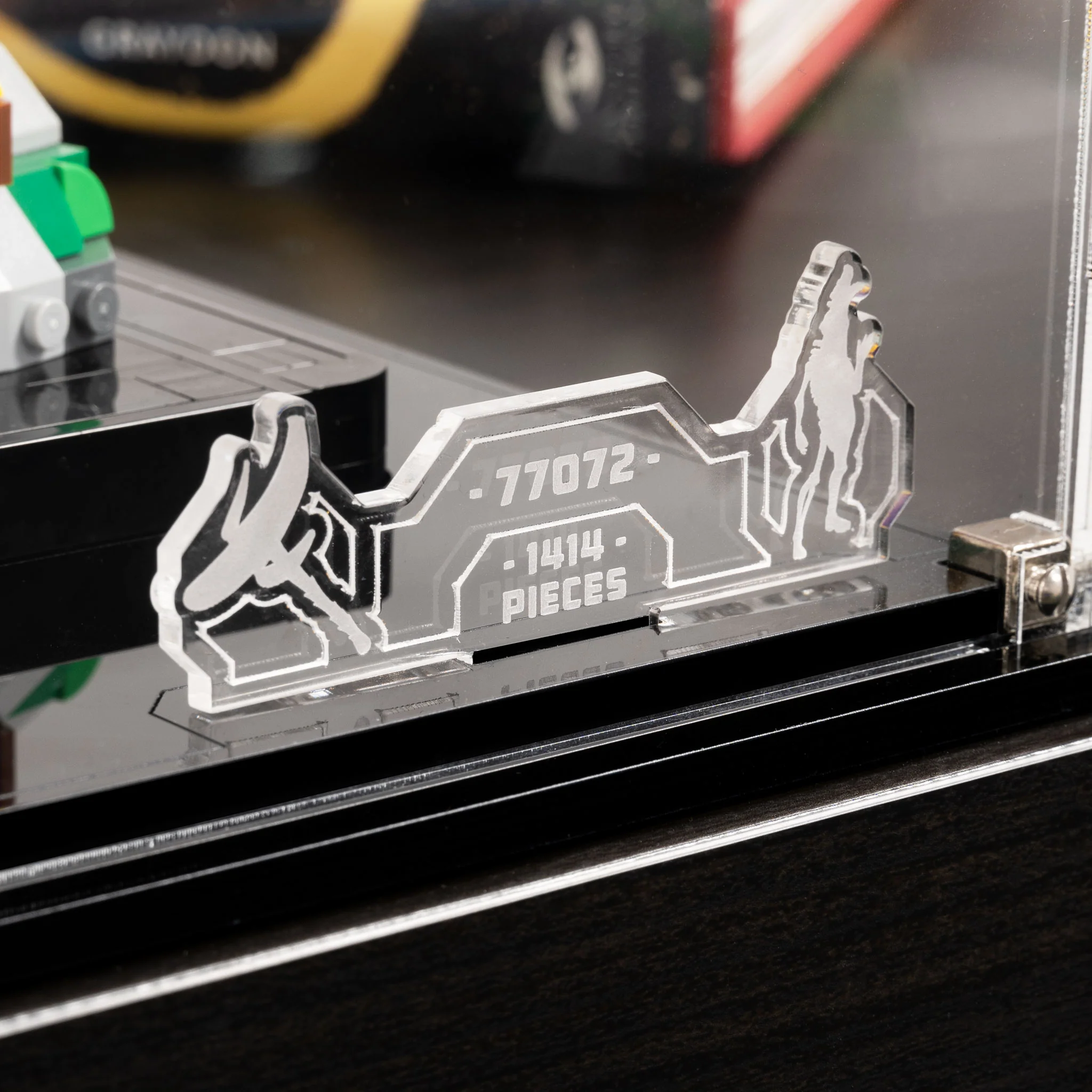 Display Case for LEGO® Fortnite™: Peely Bone (77072) - Image 8