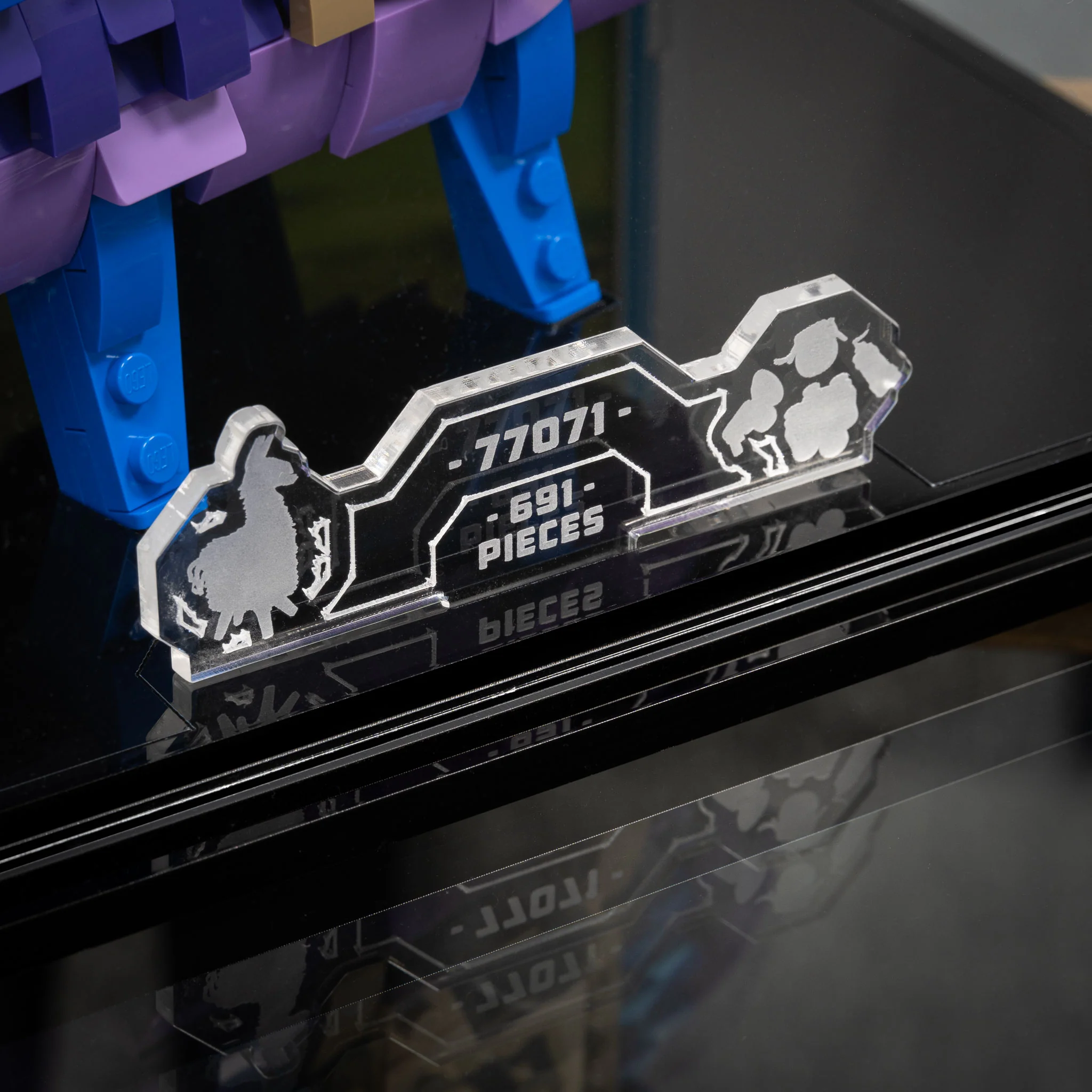 Display Case for LEGO® Fortnite™: Supply Llama (77071) - Image 10