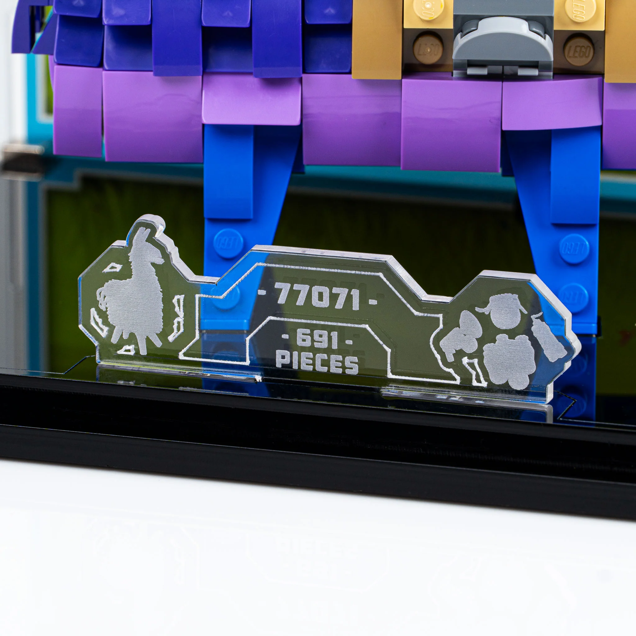Display Case for LEGO® Fortnite™: Supply Llama (77071) - Image 7