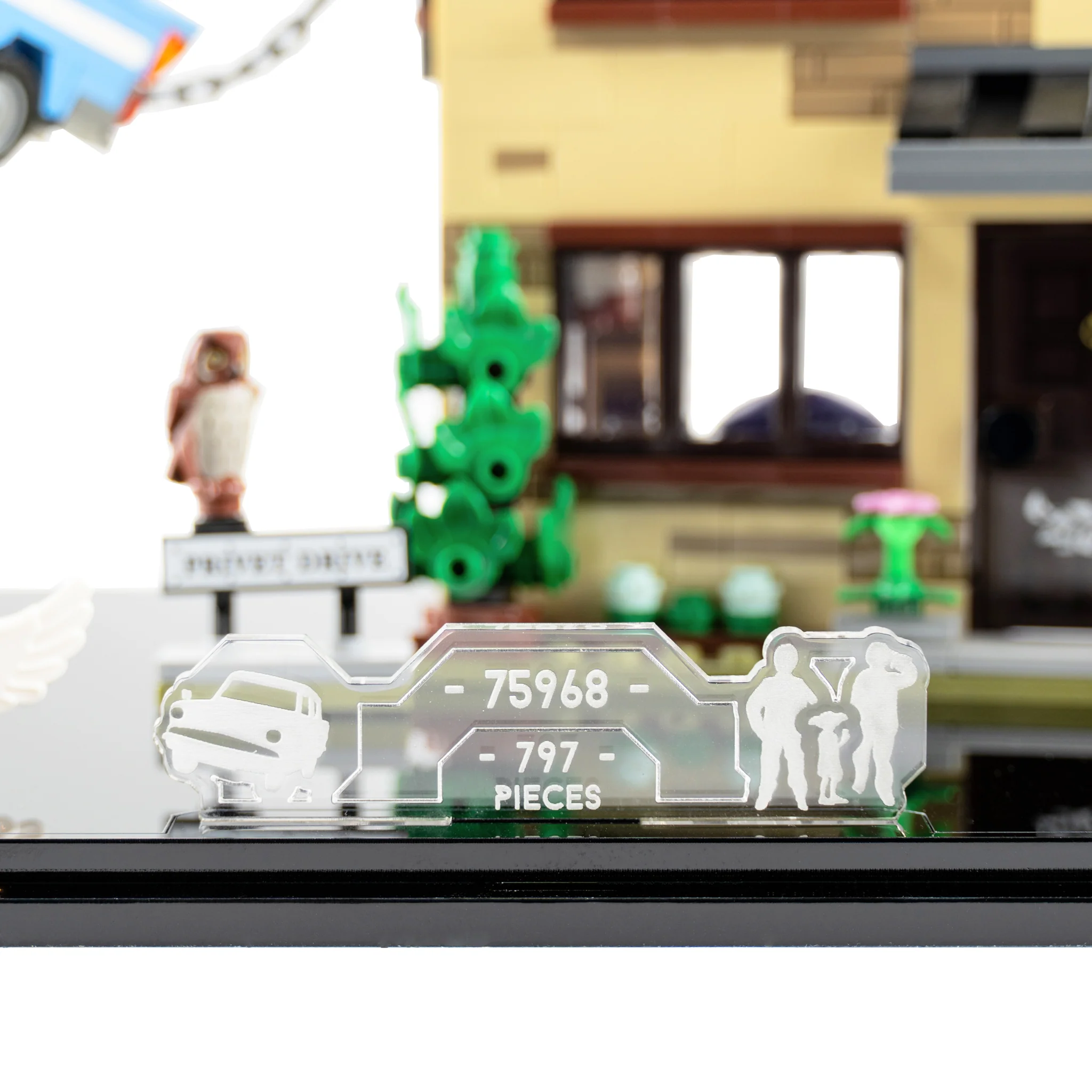 Display Case for LEGO® Harry Potter: 4 Privet Drive (75968) - Image 5