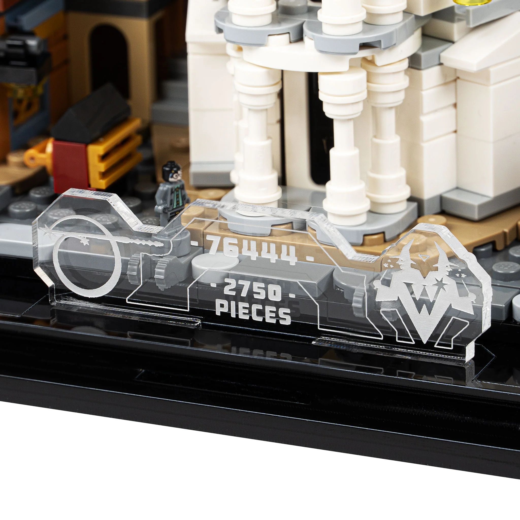 Display Case for LEGO® Harry Potter™: Diagon Alley Wizarding Shops (76444) - Image 4