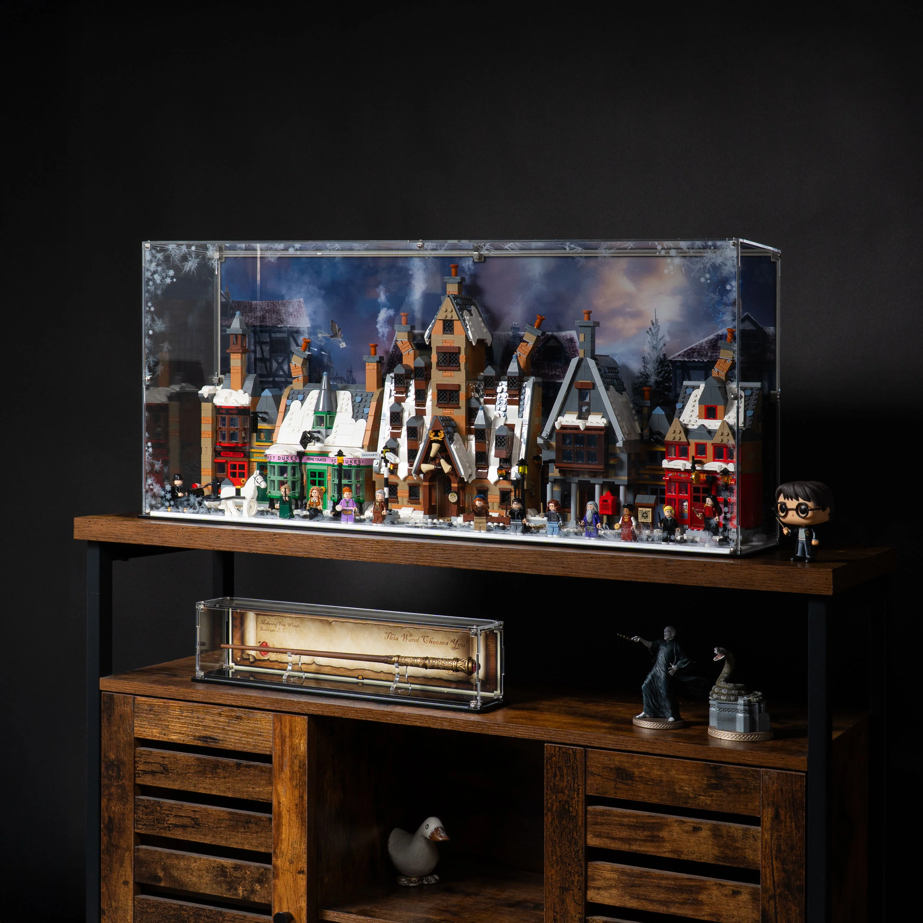 Display Case for LEGO® Harry Potter: Hogsmeade™ Village – Collectors' Edition (76457) - Image 16