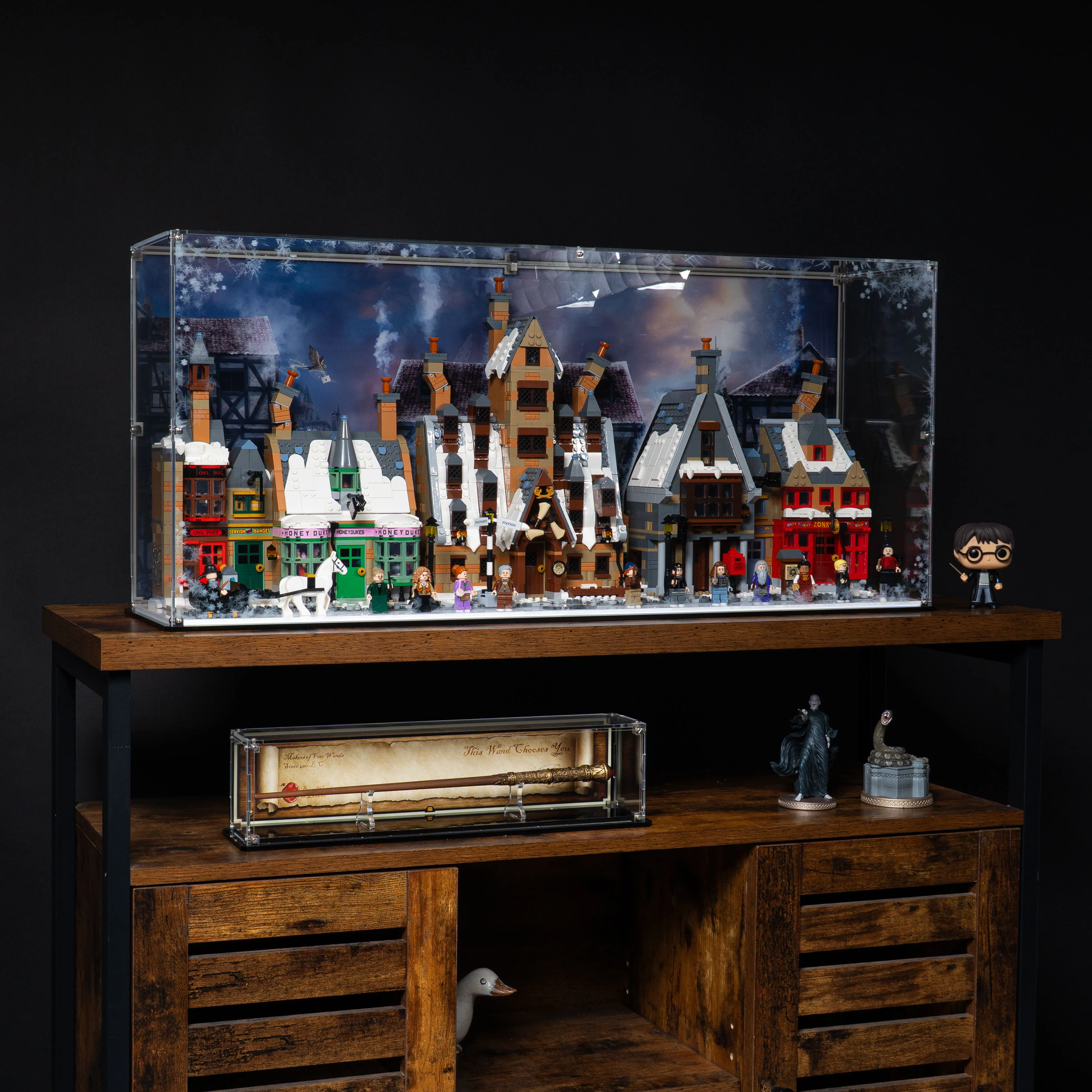 Display Case for LEGO® Harry Potter: Hogsmeade™ Village – Collectors' Edition (76457) - Image 17