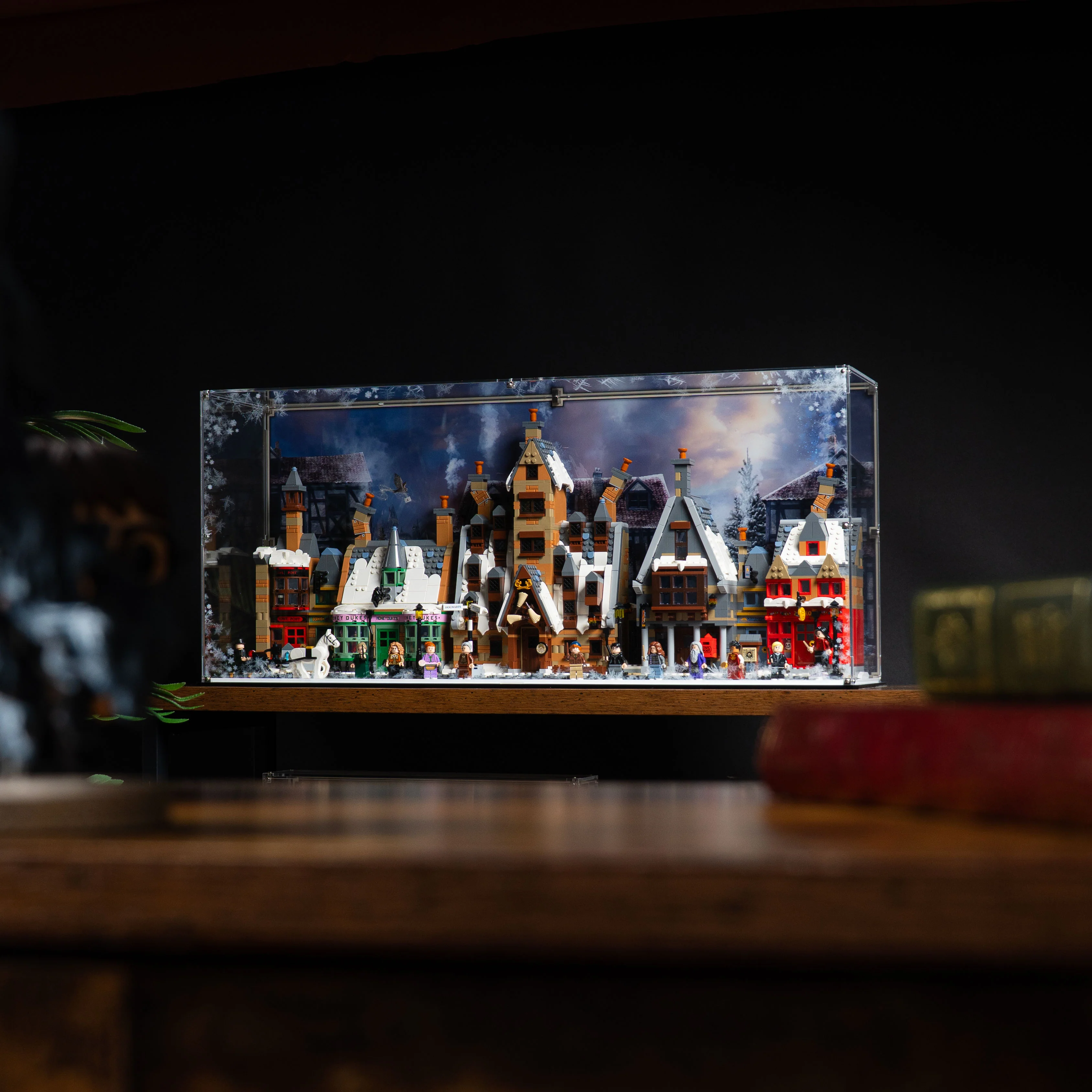 Display Case for LEGO® Harry Potter: Hogsmeade™ Village – Collectors' Edition (76457) - Image 20
