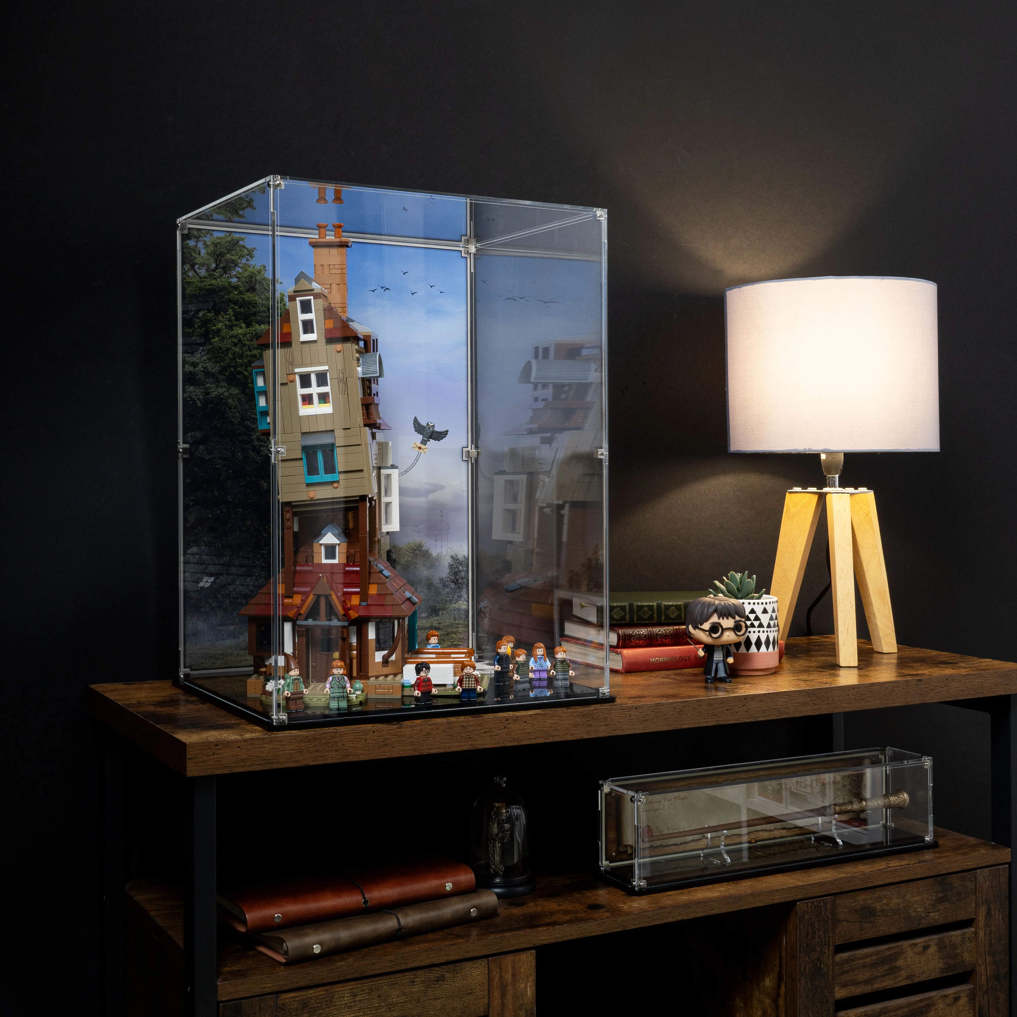 Display Case for LEGO® Harry Potter™: The Burrow Collector’s Edition (76437) - Image 10