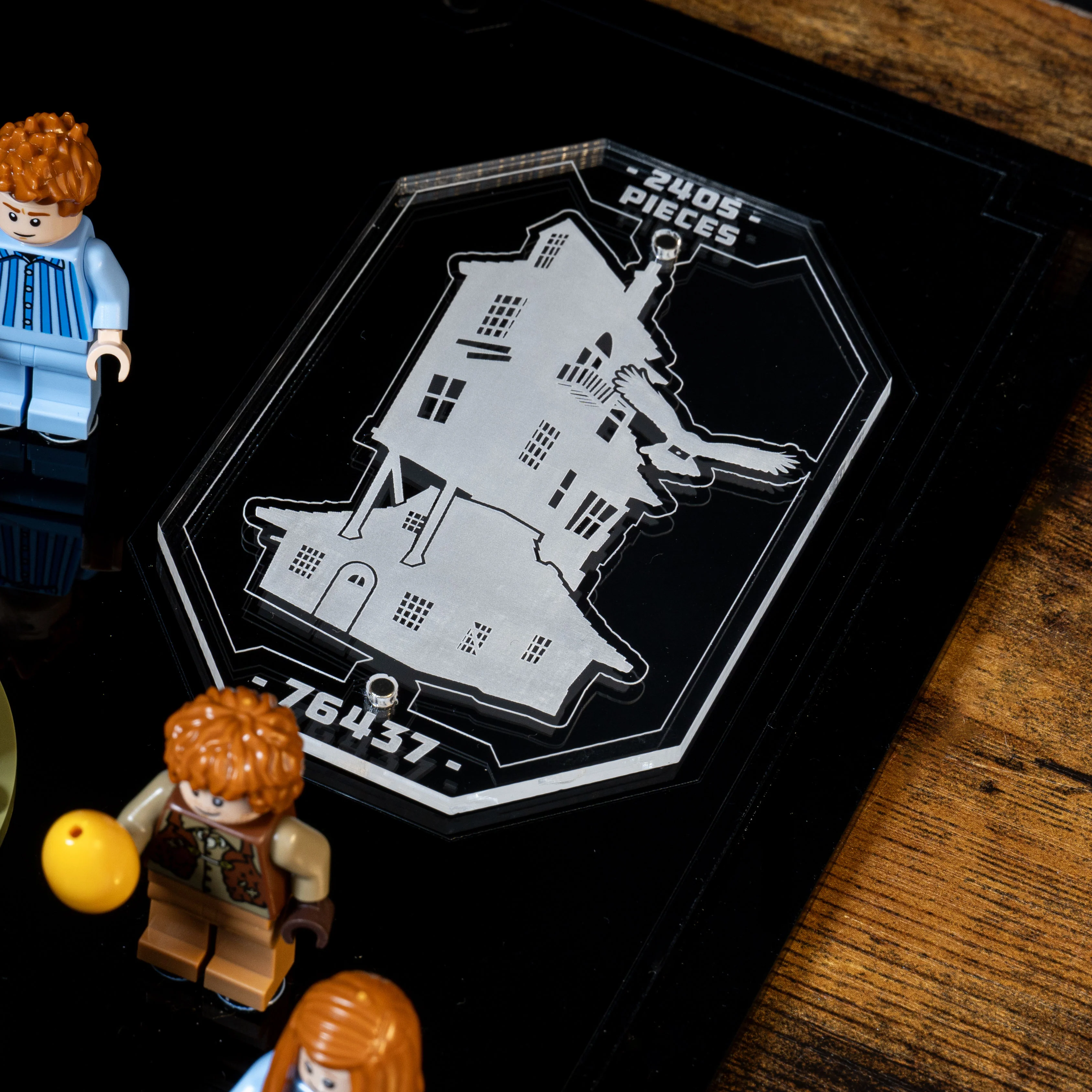 Display Case for LEGO® Harry Potter™: The Burrow Collector’s Edition (76437) - Image 13