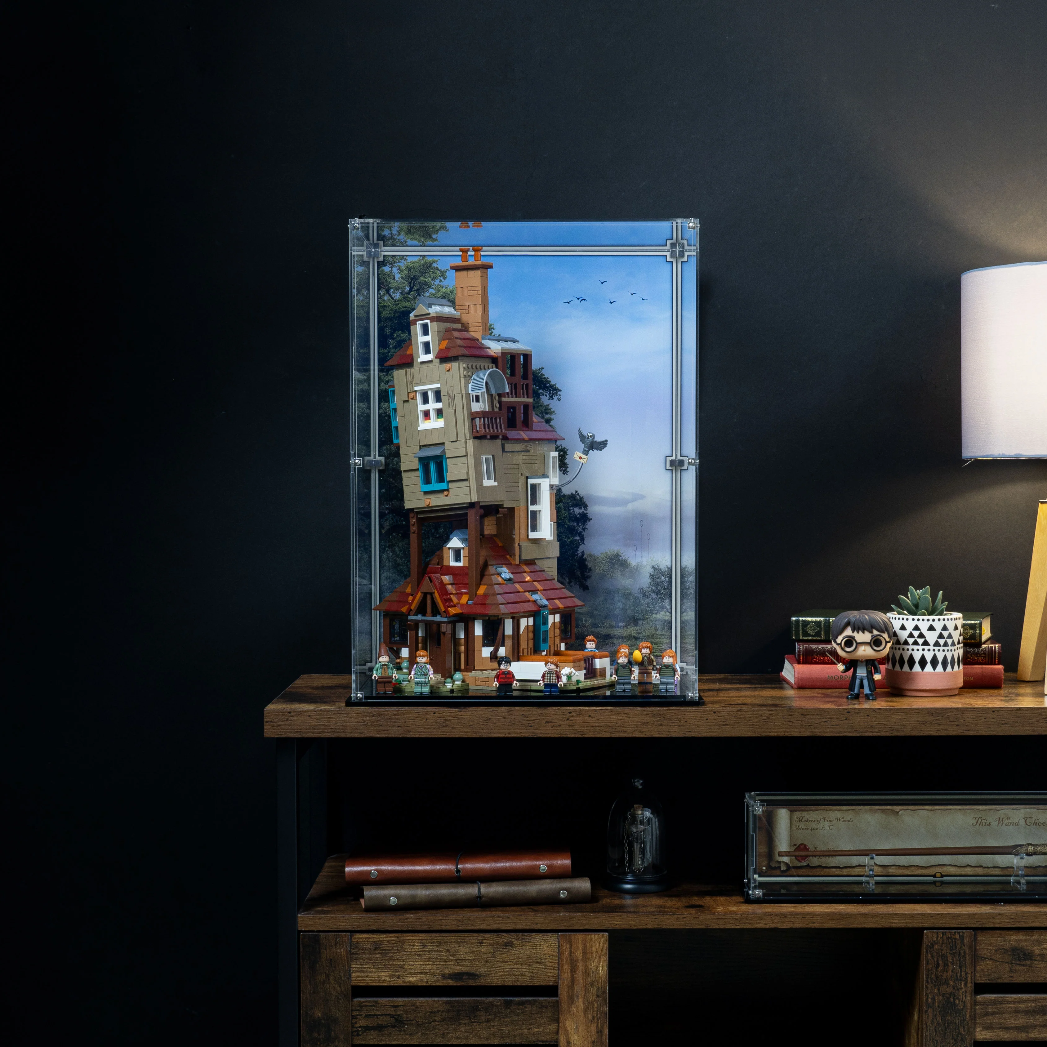 Display Case for LEGO® Harry Potter™: The Burrow Collector’s Edition (76437) - Image 9