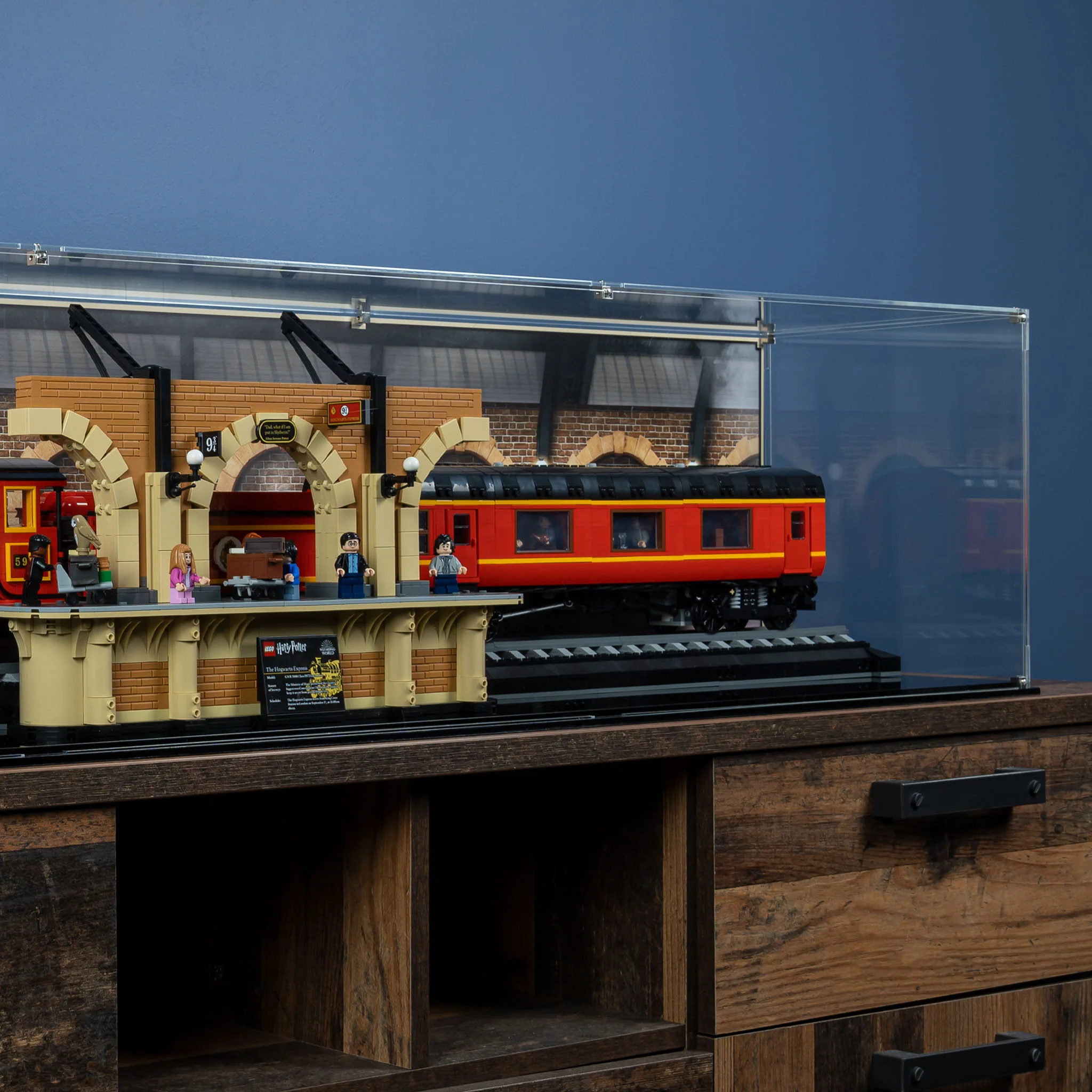 Display Case for LEGO® Harry Potter: Hogwarts Express™ Collectors' Edition (76405) - Image 10