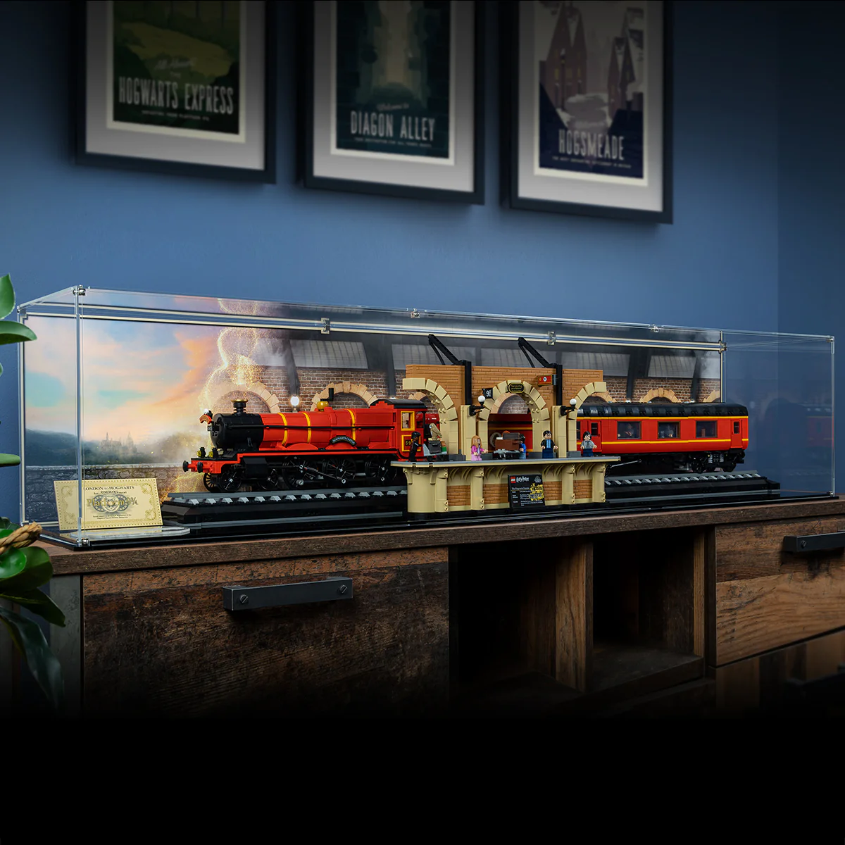 Display Case for LEGO® Harry Potter: Hogwarts Express™ Collectors' Edition (76405) - Image 5