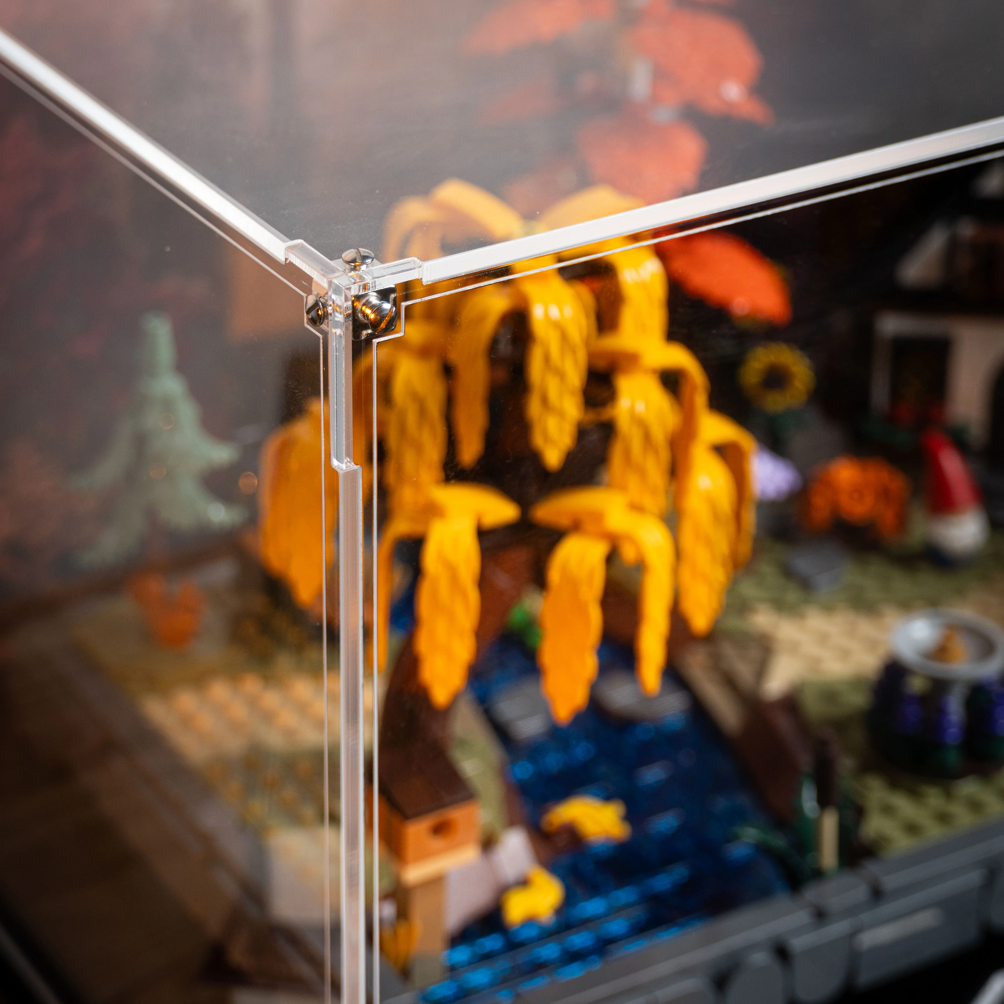 Display Case for LEGO® Icons: Autumn Cottage Garden (11372) - Image 9