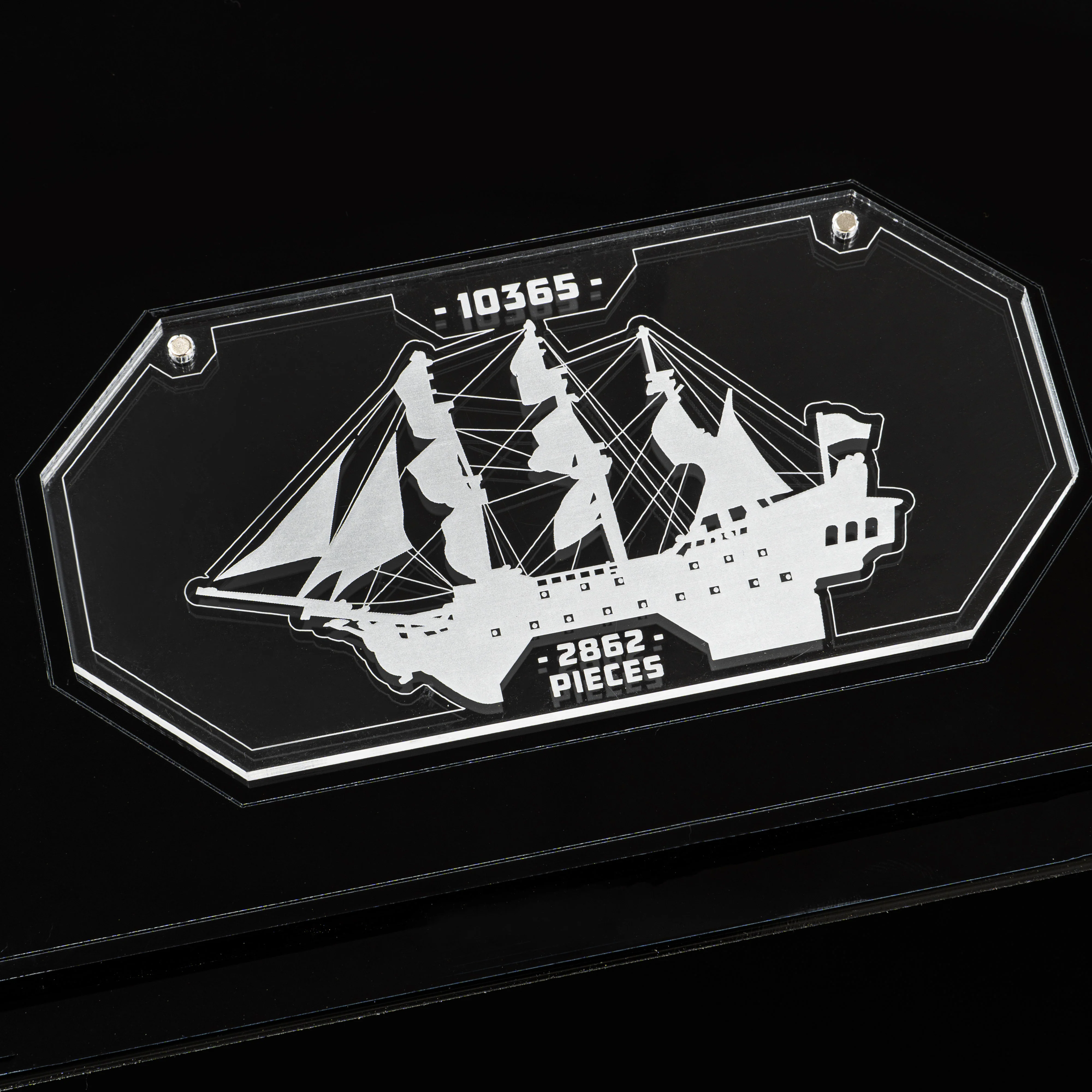 Display Case for LEGO® Icons: Captain Jack Sparrow's Pirate Ship (10365) - Image 12