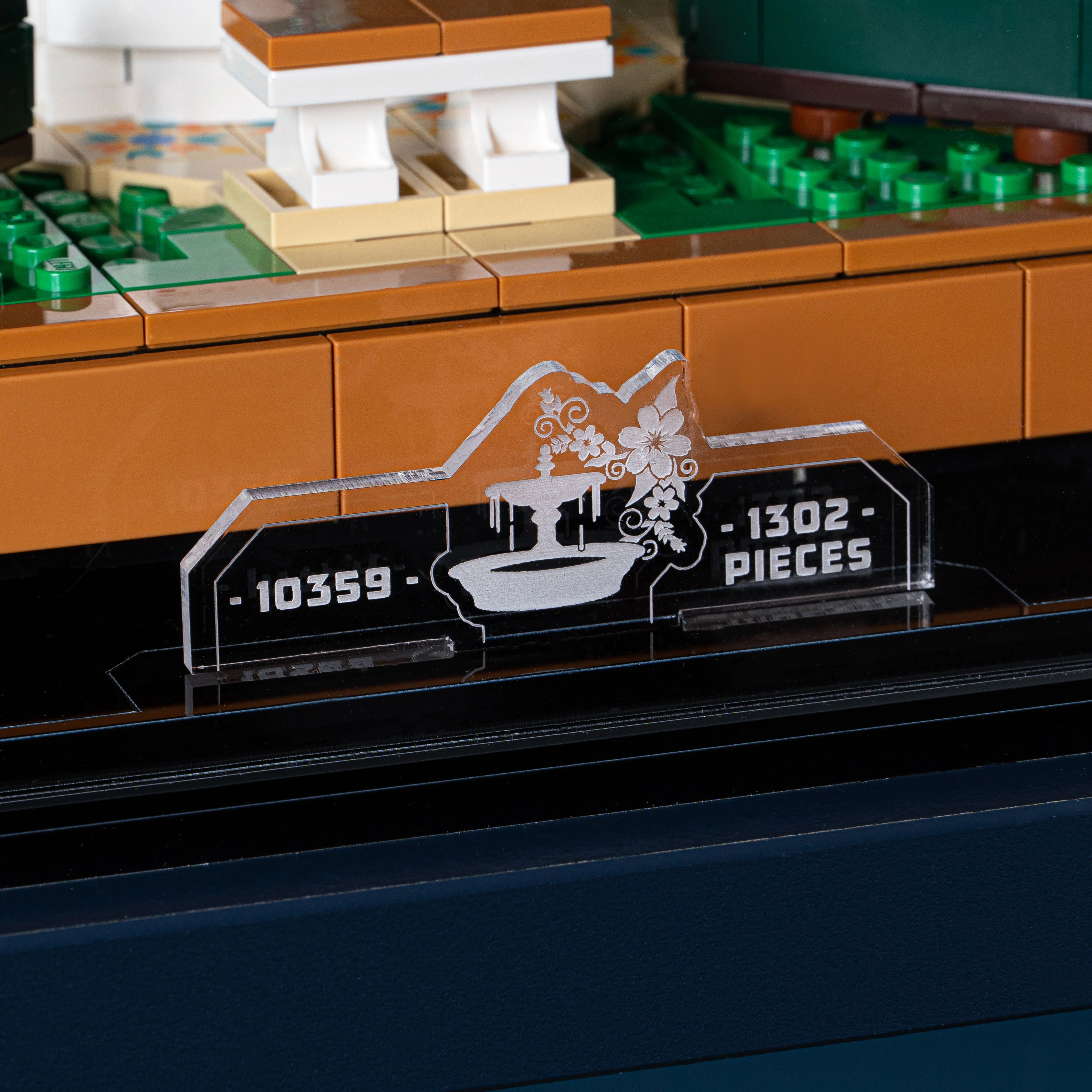 Display Case for LEGO® Icons: Fountain Garden (10359) - Image 10