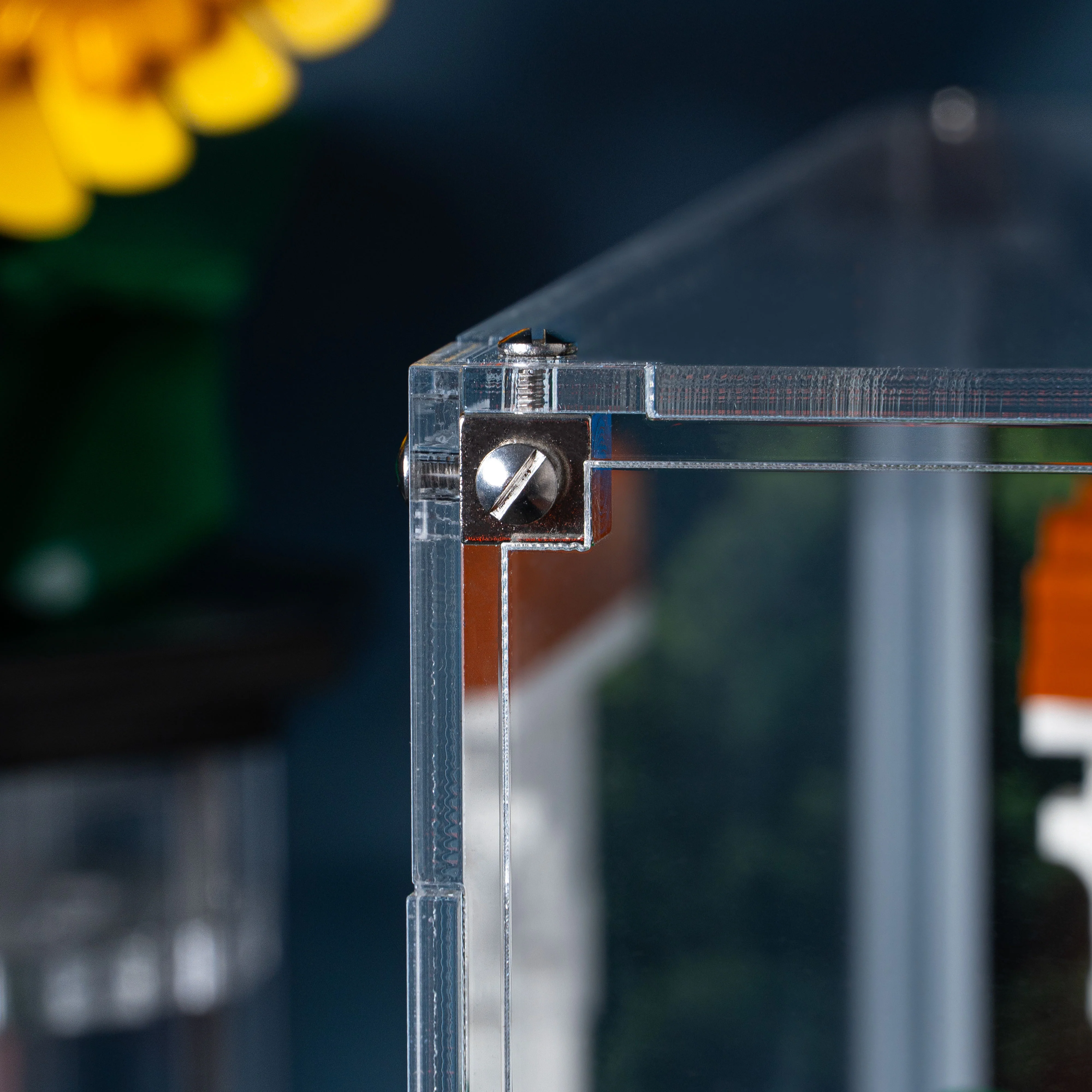 Display Case for LEGO® Icons: Fountain Garden (10359) - Image 9
