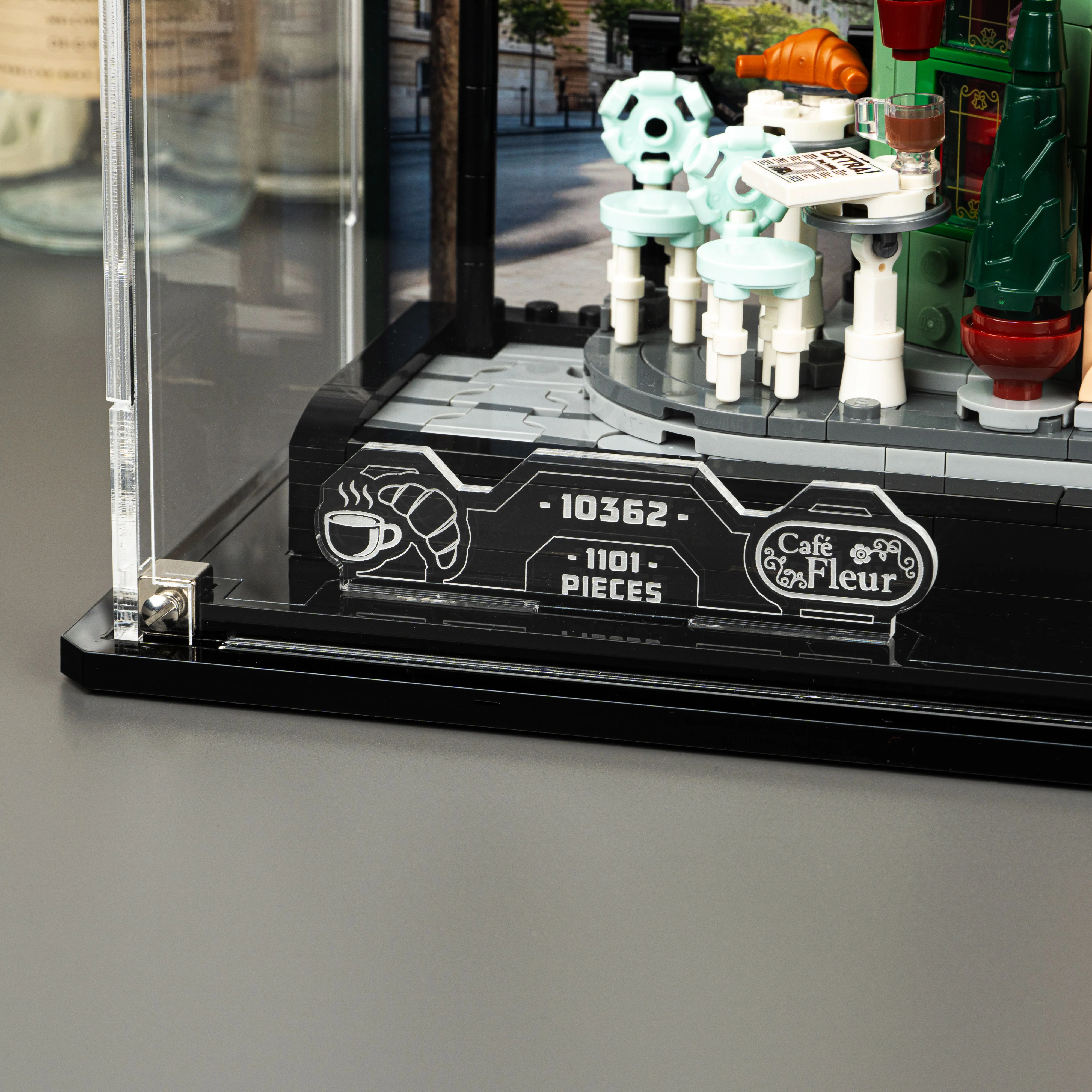 Display Case for LEGO® Icons: French Café (10362) - Image 9