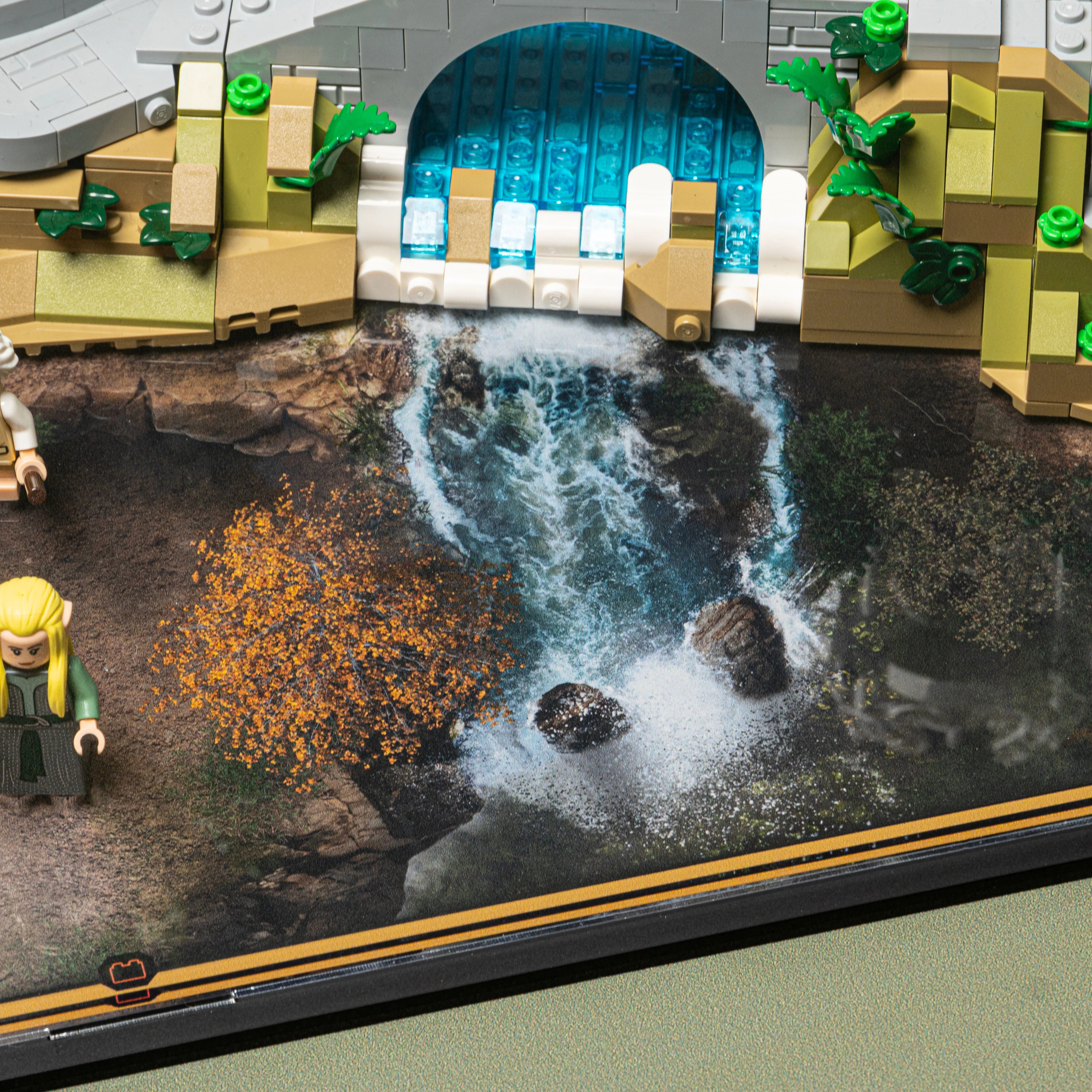 Display Case for LEGO® Icons: Lord of the Rings Rivendell™ (10316) - Image 16