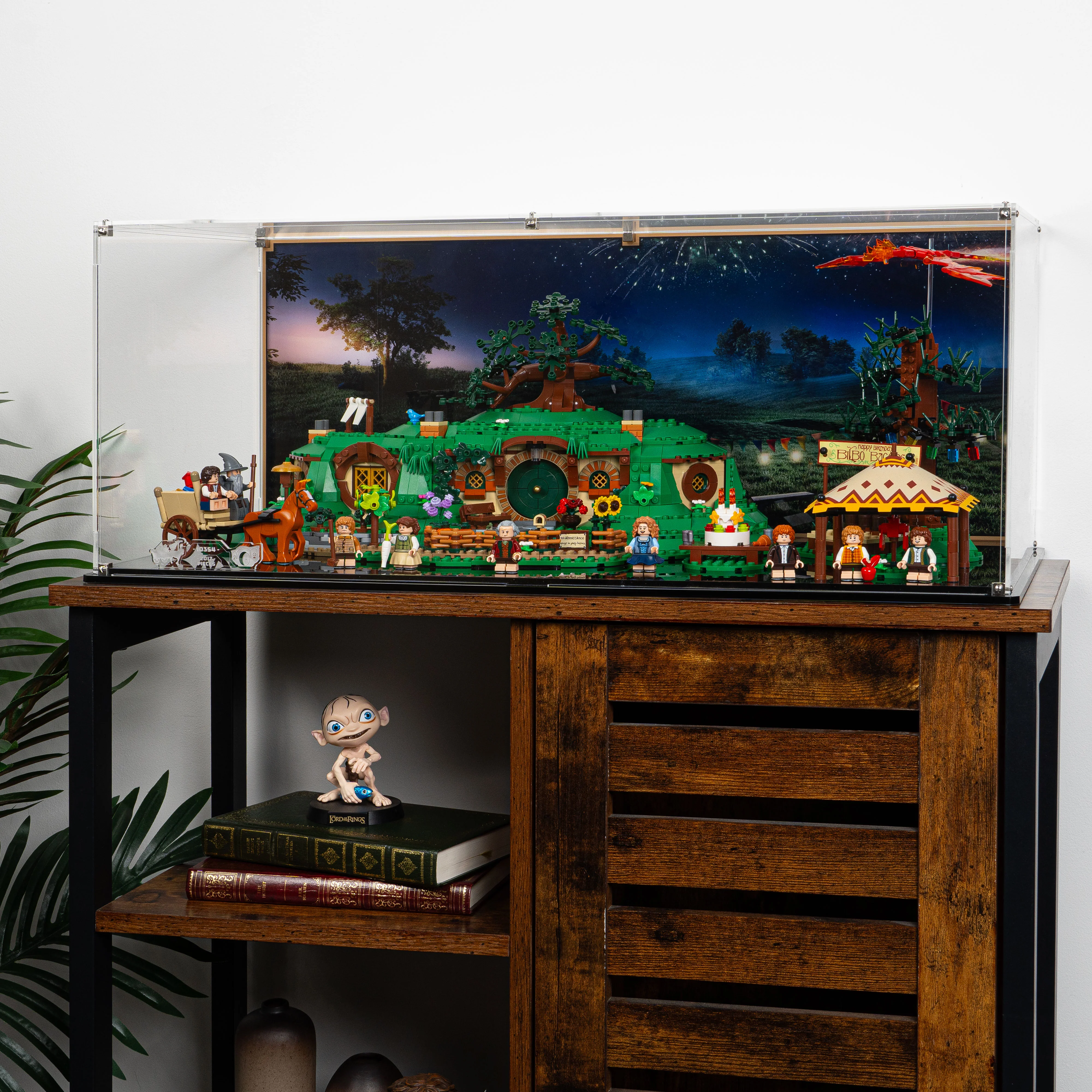 Display Case for LEGO® Icons: Lord of the Rings The Shire™ (10354) - Image 17