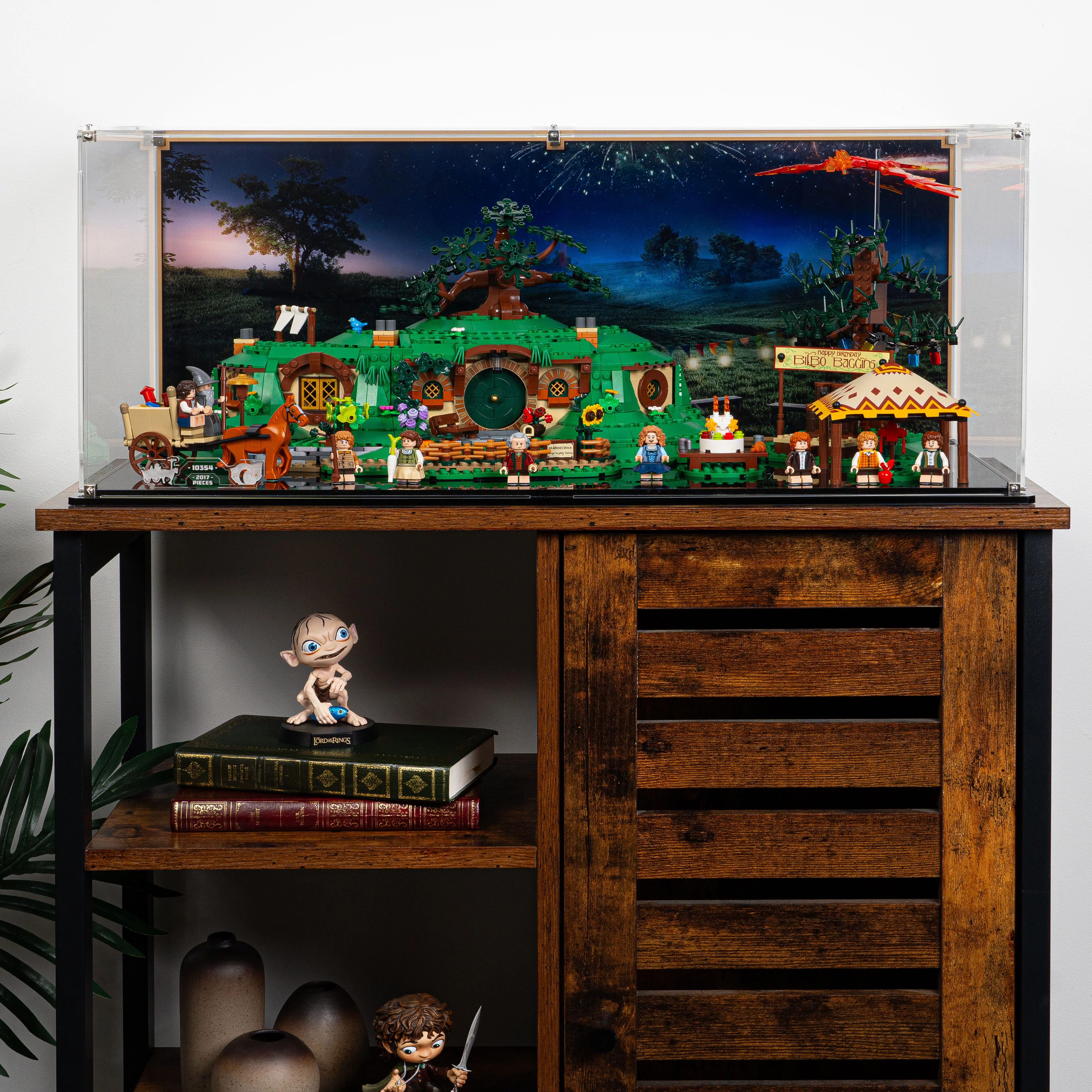 Display Case for LEGO® Icons: Lord of the Rings The Shire™ (10354) - Image 18