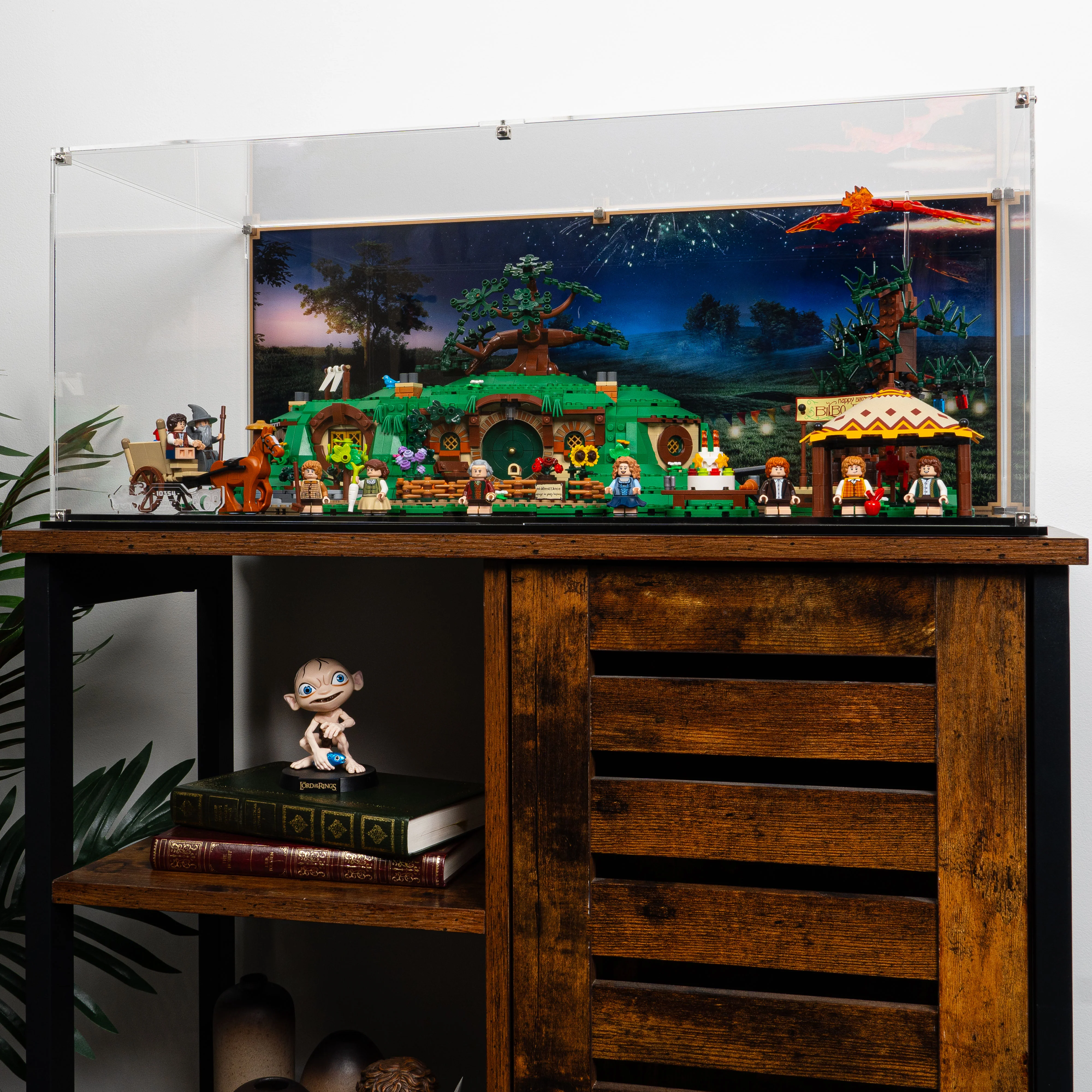 Display Case for LEGO® Icons: Lord of the Rings The Shire™ (10354) - Image 21
