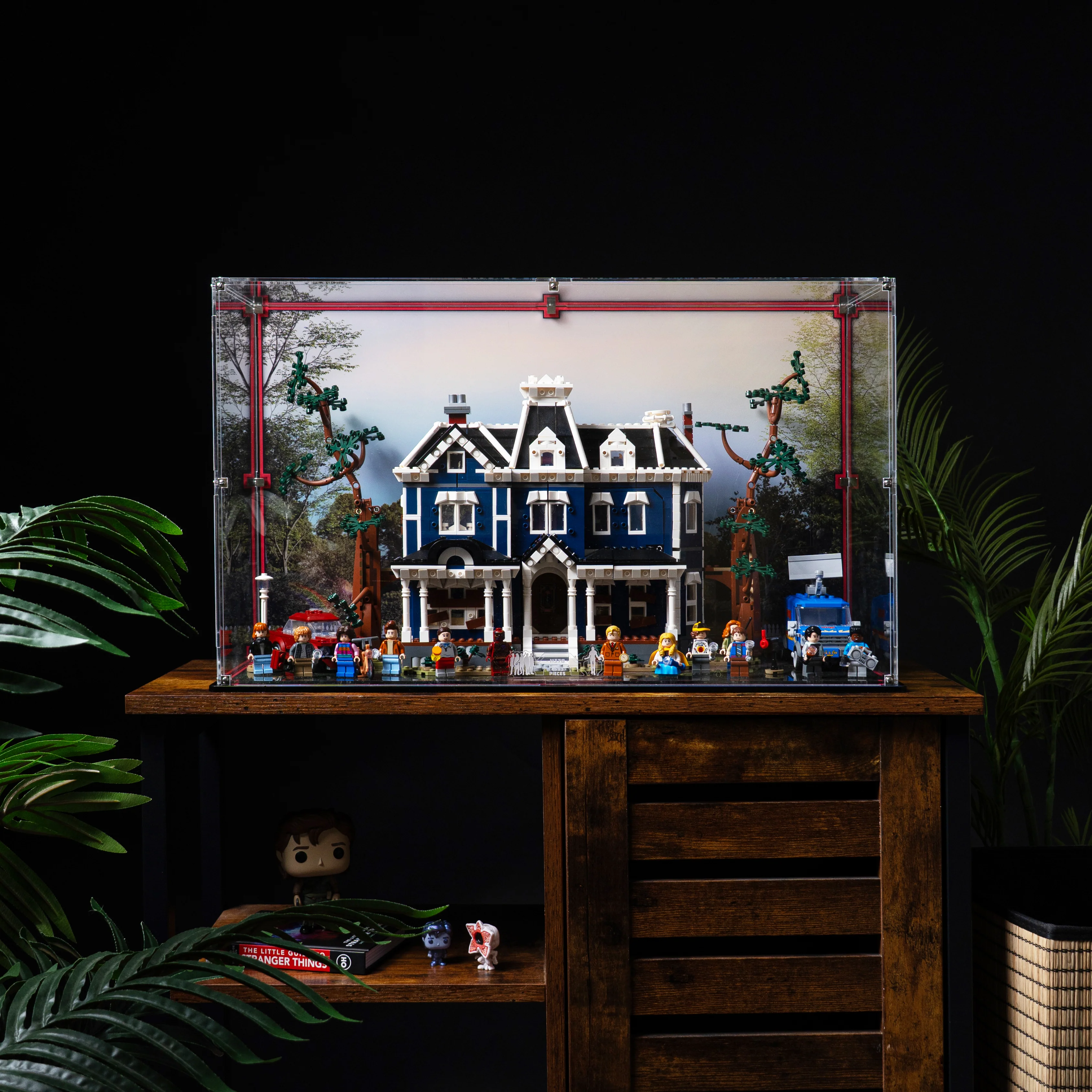 Display Case for LEGO® Icons: Stranger Things: The Creel House (11370) - Image 24
