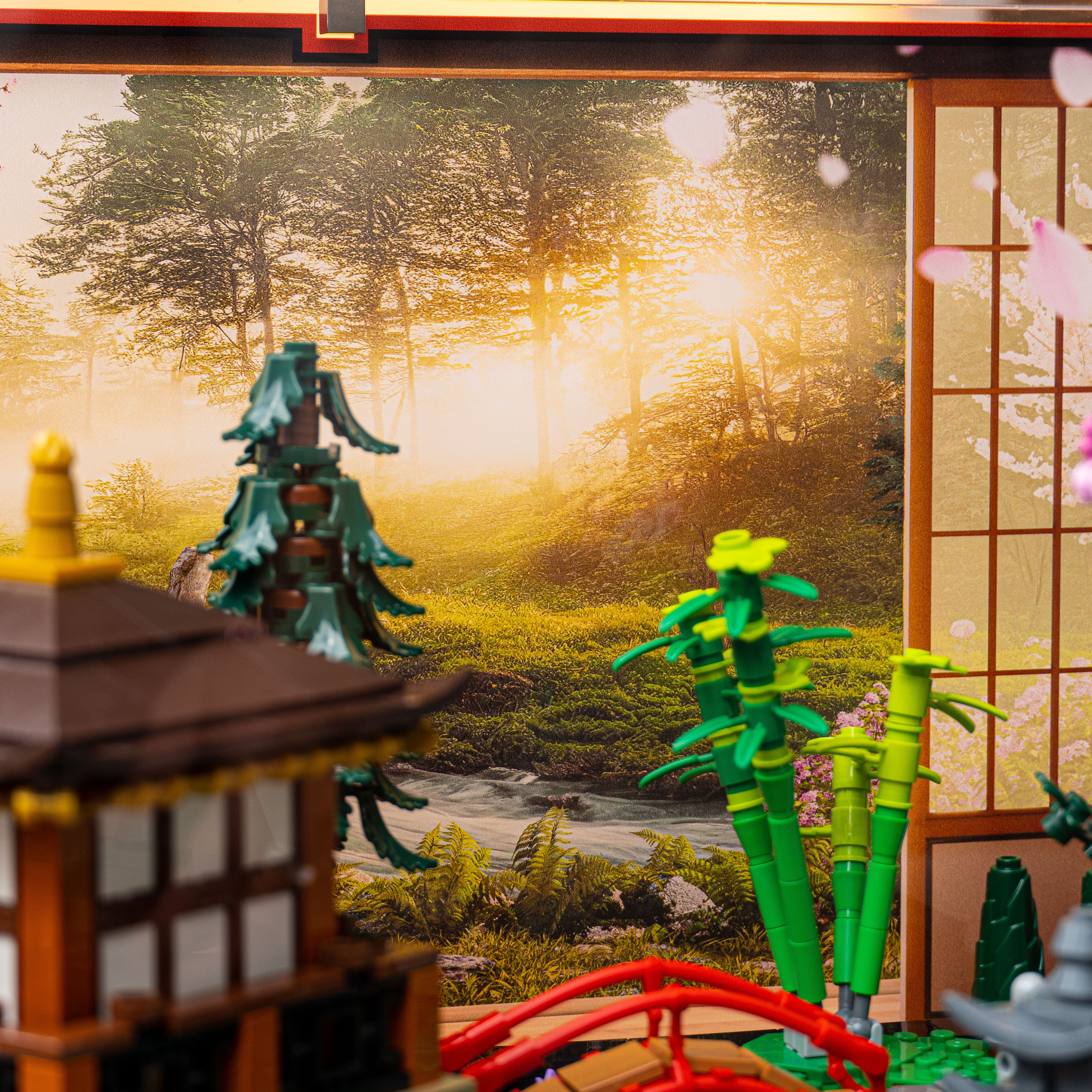 Display Case for LEGO® Icons: Tranquil Garden (10315) - Image 14