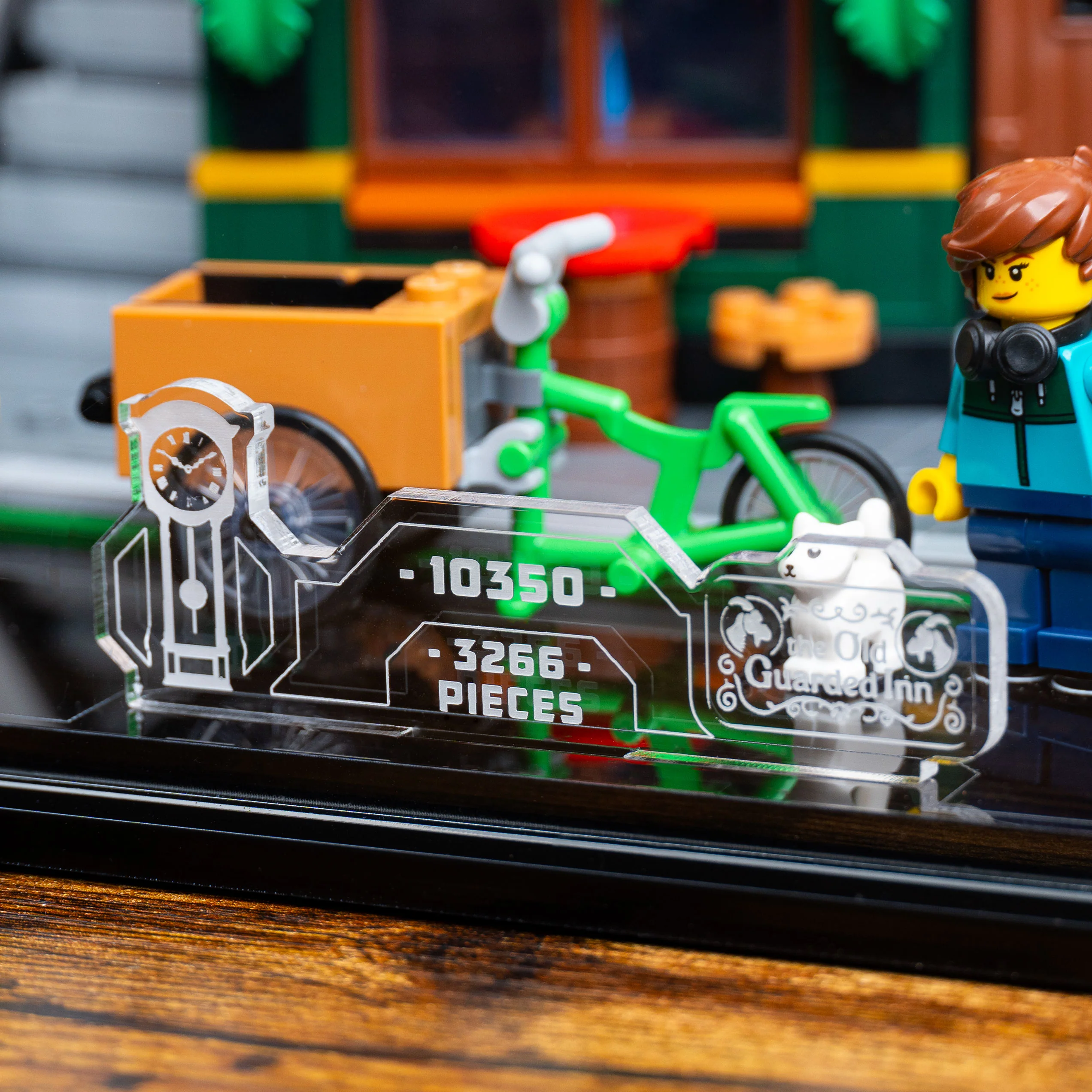 Display Case for LEGO® Icons: Tudor Corner (10350) - Image 10