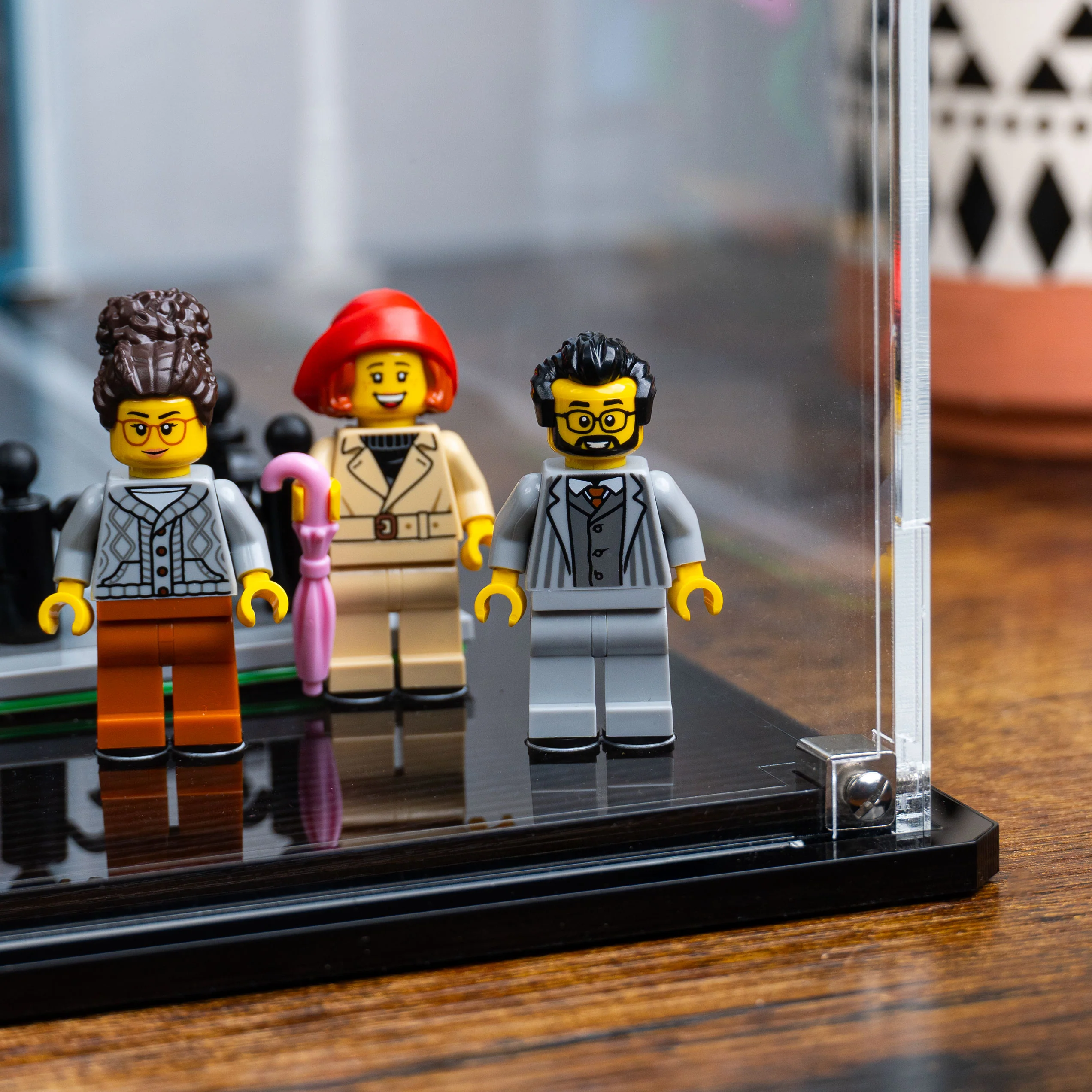 Display Case for LEGO® Icons: Tudor Corner (10350) - Image 11