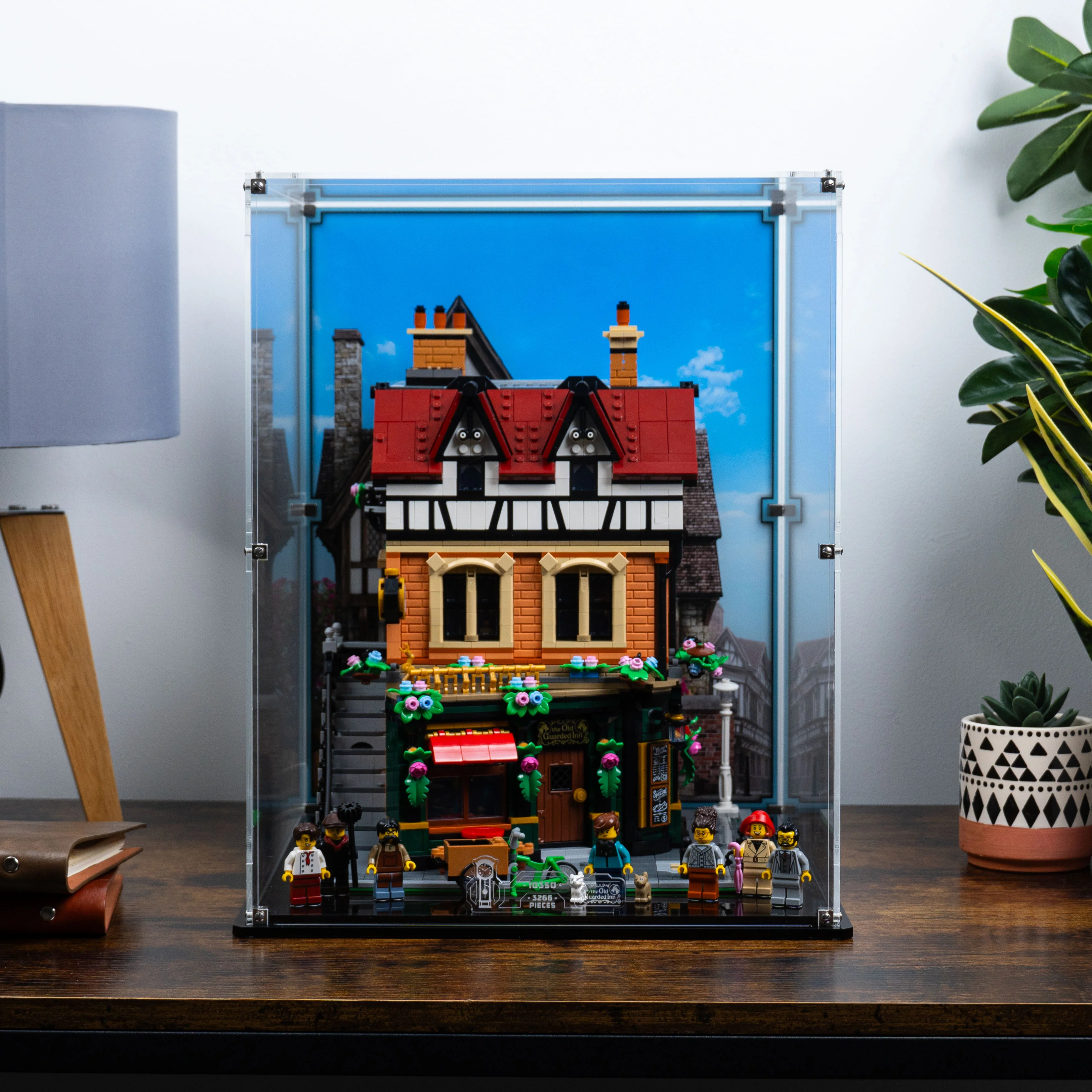 Display Case for LEGO® Icons: Tudor Corner (10350) - Image 7
