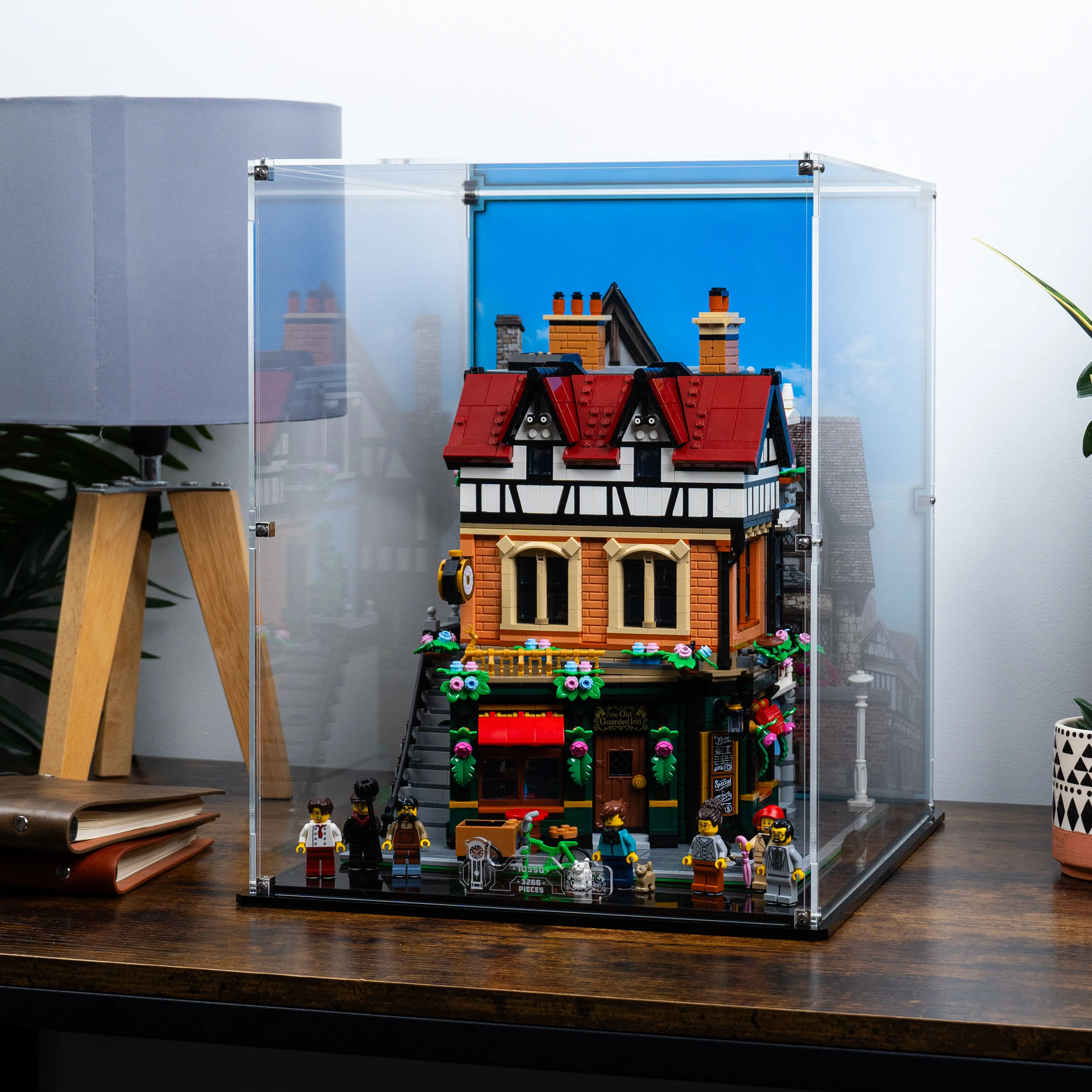 Display Case for LEGO® Icons: Tudor Corner (10350) - Image 8