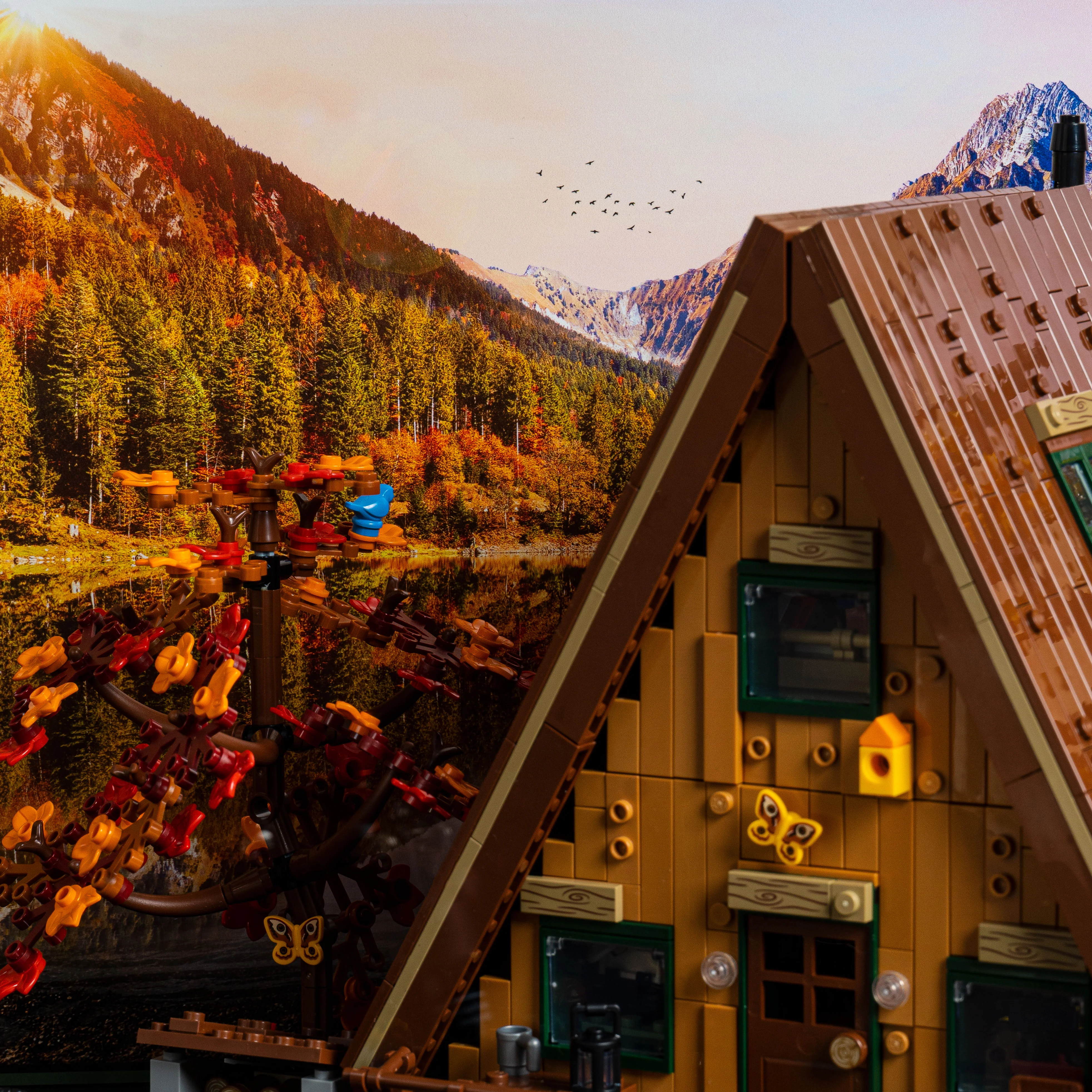 Display Case for LEGO® Ideas: A-Frame Cabin (21338) - Image 12