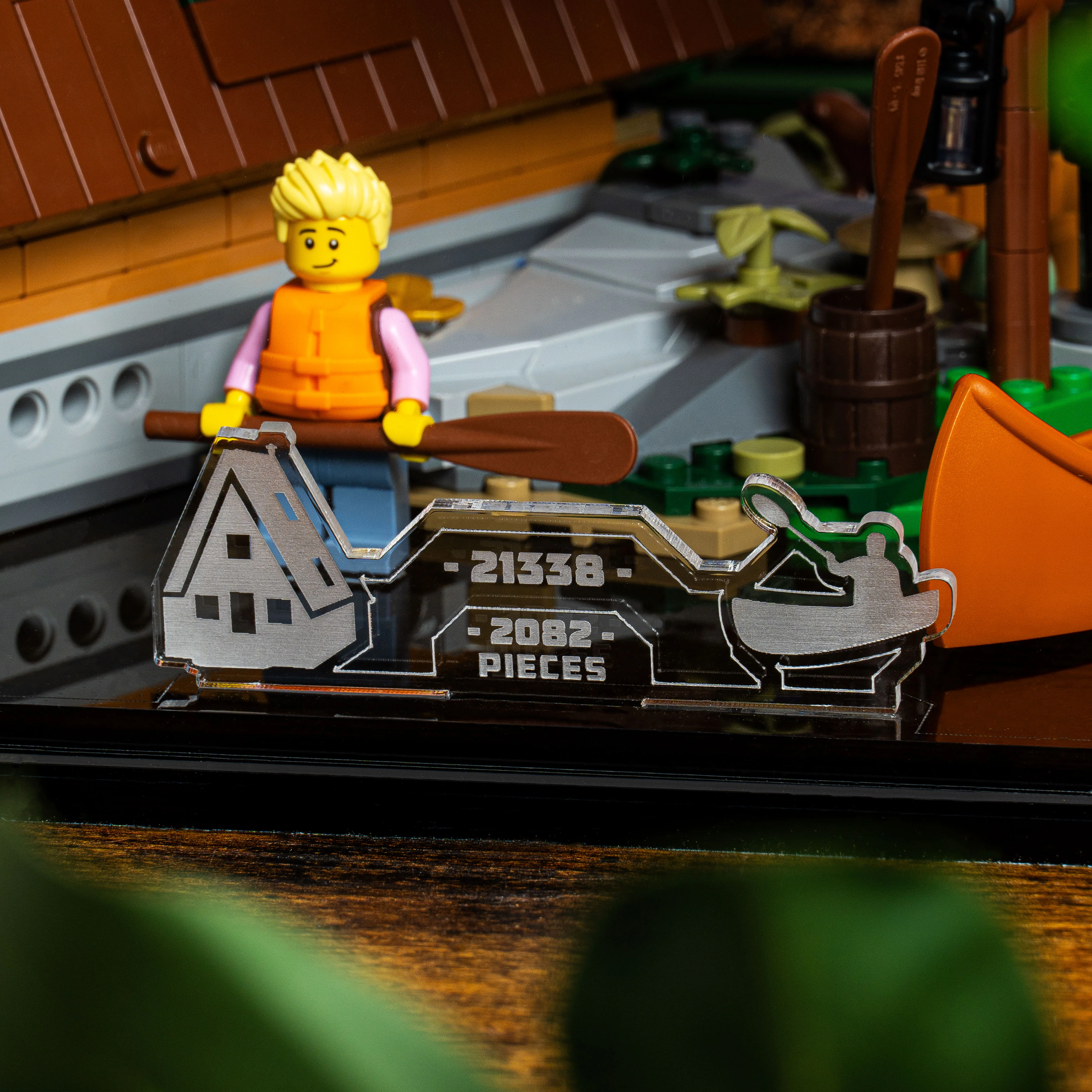 Display Case for LEGO® Ideas: A-Frame Cabin (21338) - Image 14